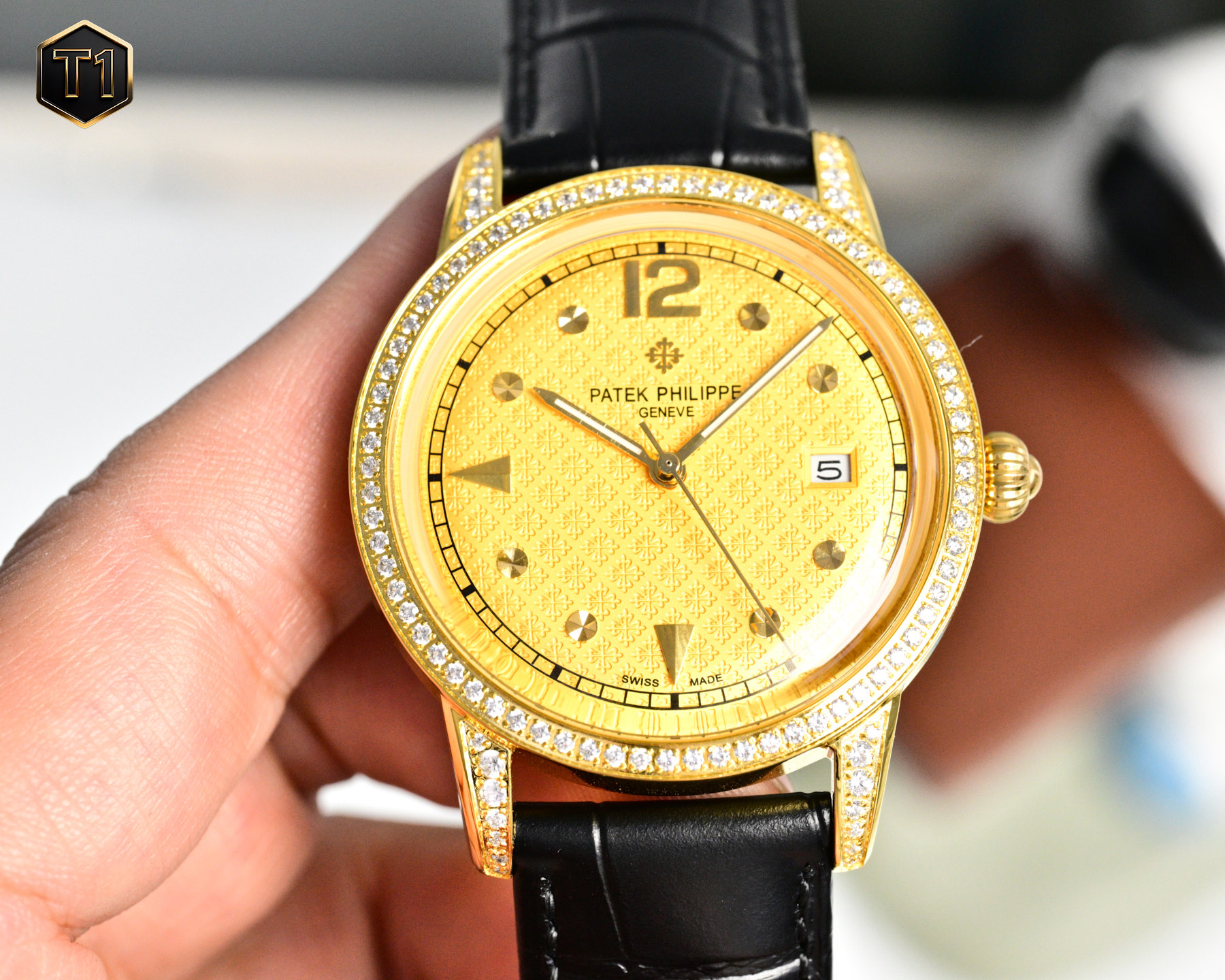 NO:724078,White shell, gold shell 2026 Patek Philippe, hot new style, Patek Philippe new pot cover, it took up to 6 months!  Ultra-thin men's automatic mechanical watch, using imported original movement, vibration frequency of 28,800 times per hour, zero repair quality, original size of 40mm in diameter, ultra-thin craftsmanship of 8mm, (can be paired with calfskin imported from Xin Italy!) The pot lid is made of glass!  Super waterproof to 50 meters!  The same style at the counter, reproduced one to one!  Bring him to show his sharp edge and extraordinary style!  Dazzling brilliance, eternal nobility. Please look for exclusive quality, patek philippe, cowhide19860909白壳,金壳 2026百达翡丽,火热新款式,百达翡丽新款锅盖,耗时长达6个月！超薄男士自动机械腕表,采用进口原装机芯,每小时振频28800次,零返修质量,直径40mm原装尺寸,超薄工艺8mm,(可搭配采用鑫意大利进口小牛皮！)锅盖玻璃材质！超强防水50米！专柜同款,一比一复刻！带上他锋芒尽显,气派不凡！耀眼光辉,永恒尊贵.请认准独家品质,,patek philippe,cowhide,Watch