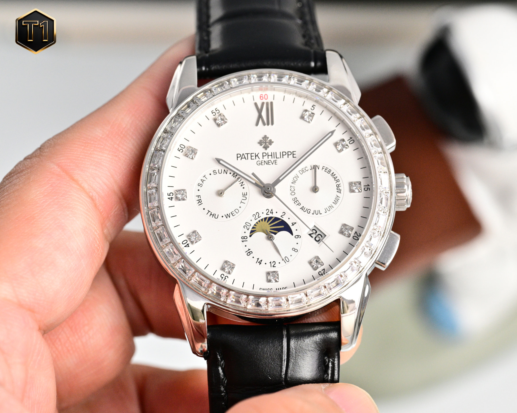 NO:724084,Platinum Diamond 50 [TW's latest release in 2026] Patek Philippe's highest version of the watch on the market!  The TW watchmaker team spent 8 months carefully designing, daring to be the first, breaking through multiple technical bottlenecks, and striving for perfection!  [Case] The market's exclusive latest pot lid glass material, the dial is simple and extraordinary, 12 scales are integrated with the glass, the exclusive diamond-filled case has a strong 3D three-dimensional effect, ultra-thin craftsmanship, and a diameter of 40mm. [Movement] The watch uses the original movement, with a vibration frequency of 28,800 times per hour, and zero repair quality. [Strap Buckle] The style is matched with Italian cowhide to make the wrist more comfortable and comfortable. The watch buckle is engraved with a classic logo, generous and classy.  No one really owns a Patek Philippe, they just keep it for the next generation.,,patek philippe,cowhide19860909白金钻50【 TW 2026年最新出品】百达翡丽 市场最高版本腕表！TW制表师团队历时8个月精心设计,敢为人先,突破多层技术瓶颈,力求完美！【表壳】市场独家最新锅盖玻璃材质,表盘简而不凡,12个刻度与玻璃融为一体,独家的满钻表壳,具有超强3D立体感,超薄工艺,直径40mm.【机芯】腕表采用原装机芯,每小时振频28800次,零返修质量.【表带扣】款式搭配意大利牛皮让手腕更贴合舒适,腕表表扣上面刻有经典标志,大方富有档次. 没有人真正拥有百达翡丽,只不过为下一代保管而已.,,patek philippe,cowhide,Watch