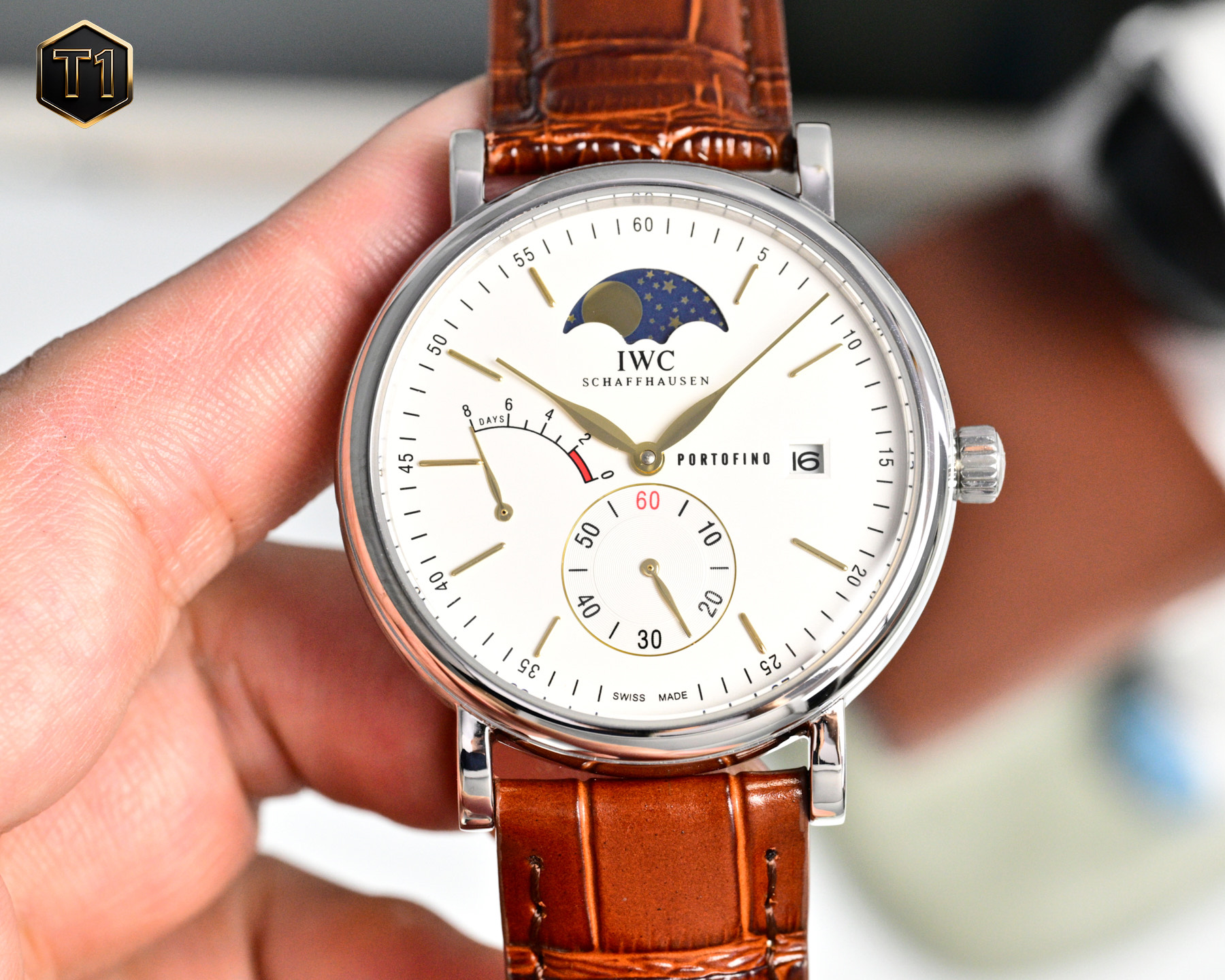 NO:724101,Platinum TWA new product, peak appearance, IWC’s most dazzling star, IWC kinetic energy moon phase expert.  The brand new Portofino series IW516409 transparent bottom watch. [Case] 316L stainless steel case, polished and very rounded. The small seconds dial is located at 6 o'clock with a stop-seconds function, equipped with solid nail scales and Roman numerals, kinetic energy decoration is added at 9 o'clock, PORTOFINO (Portofino in English) and an accurate distance calendar window are written at 3 o'clock, and the curved  The kinetic energy decoration is symmetrical. The 12-digit moon phase position is consistent with the original version. We can notice that the calendar window of this watch is located at the very edge of the dial, and the calendar font is the same as the original version. Willow leaf-shaped hands indicate hours and minutes respectively, double-sided anti-reflective arched sapphire-coated mirror [strap] Italian calfskin [movement] independently developed self-winding mechanical movement, the movement is stable and accurate.  IWC's most dazzling see-through watch. Suitable for various business occasions, simple and refined yet elegant!  Welcome friends from all walks of life to taste it!  ,,iwc,cowhide19860909白 金 TWA新品 颜值巅峰 IWC旗下最耀眼的明星,万国长动能月相专家. 全新的柏涛菲诺系列IW516409透底腕表.【表壳】316L精钢表壳,打磨抛光非常圆润.小秒针盘位于6点钟位置附拨针停秒功能,配有实心条钉刻度和罗马数字,9点位增添动能装饰,3点位写有PORTOFINO（柏涛菲诺英文）和准确距离日历窗,与弧形的动能装饰对称.12位配搭月相位置跟原版一致.我们可以注意到,这只手表的日历窗位于表盘最边缘,而且日历字体同原版一致.柳叶形指针分别指示小时和分钟,双面防反光拱形蓝宝石镀膜镜面【表带】意大利小牛皮【机芯】自主研制自动上链机械机芯,机芯稳定,走时准. IWC旗下最耀眼的透底腕表.适合各种商务场合,简敛精致不失优雅！欢迎各路表友品鉴！,,iwc,cowhide,Watch