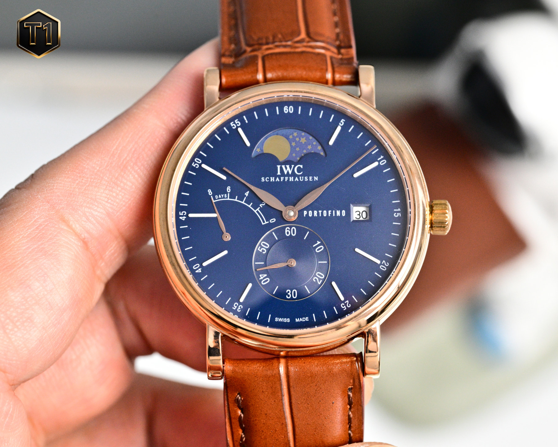 NO:724056,Platinum TWA new product, peak appearance, IWC’s most dazzling star, IWC kinetic energy moon phase expert.  The brand new Portofino series IW516409 transparent bottom watch. [Case] 316L stainless steel case, polished and very rounded. The small seconds dial is located at 6 o'clock with a stop-seconds function, equipped with solid nail scales and Roman numerals, kinetic energy decoration is added at 9 o'clock, PORTOFINO (Portofino in English) and an accurate distance calendar window are written at 3 o'clock, and the curved  The kinetic energy decoration is symmetrical. The 12-digit moon phase position is consistent with the original version. We can notice that the calendar window of this watch is located at the very edge of the dial, and the calendar font is the same as the original version. Willow leaf-shaped hands indicate hours and minutes respectively, double-sided anti-reflective arched sapphire-coated mirror [strap] Italian calfskin [movement] independently developed self-winding mechanical movement, the movement is stable and accurate.  IWC's most dazzling see-through watch. Suitable for various business occasions, simple and refined yet elegant!  Welcome friends from all walks of life to taste it!  ,,iwc,cowhide19860909白 金 TWA新品 颜值巅峰 IWC旗下最耀眼的明星,万国长动能月相专家. 全新的柏涛菲诺系列IW516409透底腕表.【表壳】316L精钢表壳,打磨抛光非常圆润.小秒针盘位于6点钟位置附拨针停秒功能,配有实心条钉刻度和罗马数字,9点位增添动能装饰,3点位写有PORTOFINO（柏涛菲诺英文）和准确距离日历窗,与弧形的动能装饰对称.12位配搭月相位置跟原版一致.我们可以注意到,这只手表的日历窗位于表盘最边缘,而且日历字体同原版一致.柳叶形指针分别指示小时和分钟,双面防反光拱形蓝宝石镀膜镜面【表带】意大利小牛皮【机芯】自主研制自动上链机械机芯,机芯稳定,走时准. IWC旗下最耀眼的透底腕表.适合各种商务场合,简敛精致不失优雅！欢迎各路表友品鉴！,,iwc,cowhide,Watch