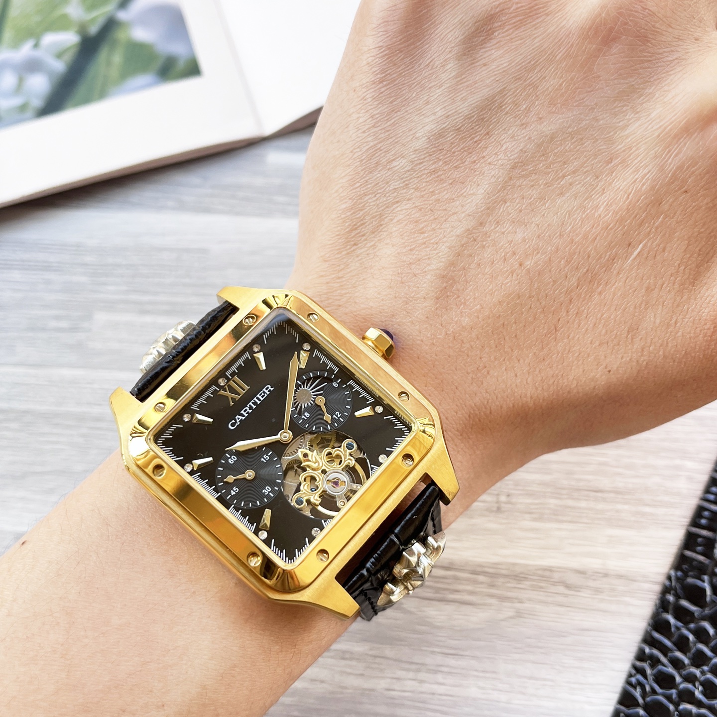 NO:741664,Unified octagonal shell series, exquisite and versatile [latest] Cartier's latest design big flywheel boutique [type] boutique men's watch [strap] genuine cowhide strap [movement] high-end fully automatic mechanical movement [mirror] mineral-strengthened glass (higher definition) elegant taste vast atmosphere unique ingenuity treasure for the wrist size 42mm diameter 12mm thick hot sale on the market!  Welcome to reprint!  ,,cartier,cowhide19860909统一 八角壳系列 精致百搭【最新】卡地亚最新设计大飞轮精品【类型】精品男士腕表【表带】真牛皮表带【机芯】高端全自动机械机芯【镜面】矿物质强化玻璃（更高清） 品味高雅 浩瀚大气 匠心独运 腕间瑰宝 尺寸直径42mm厚12mm热卖上市！欢迎转载！,,cartier,cowhide,Watch