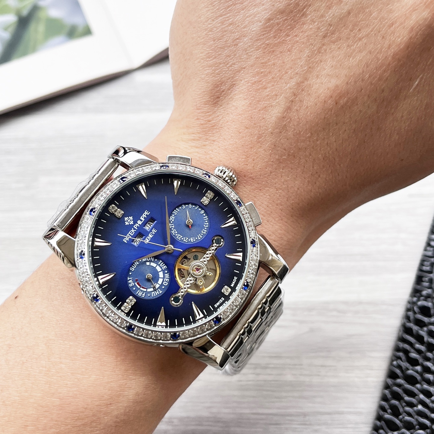 NO:741669,Unified, complex timepieces, luxurious and elegant, classic new products, shocking launch [Latest] Patek Philippe big flywheel design [Type] Fine men's watch [Strap] Genuine leather strap [Movement] High-end fully automatic mechanical movement [Mirror] Mineral strengthened glass (higher definition) Elegant taste Vast and atmospheric Ingenuity Wrist treasure Size 42mm diameter 12.5mm thick Hot sale on the market!  Welcome to reprint!  ,,patek philippe,cowhide19860909统一 复杂时计 奢华大气 经典新品 震撼上市【最新】百达翡丽 大飞轮设计【类型】精品男士腕表【表带】真牛皮表带【机芯】高端全自动机械机芯【镜面】矿物质强化玻璃（更高清） 品味高雅 浩瀚大气 匠心独运 腕间瑰宝 尺寸直径42mm厚12.5mm热卖上市！欢迎转载！,,patek philippe,cowhide,Watch