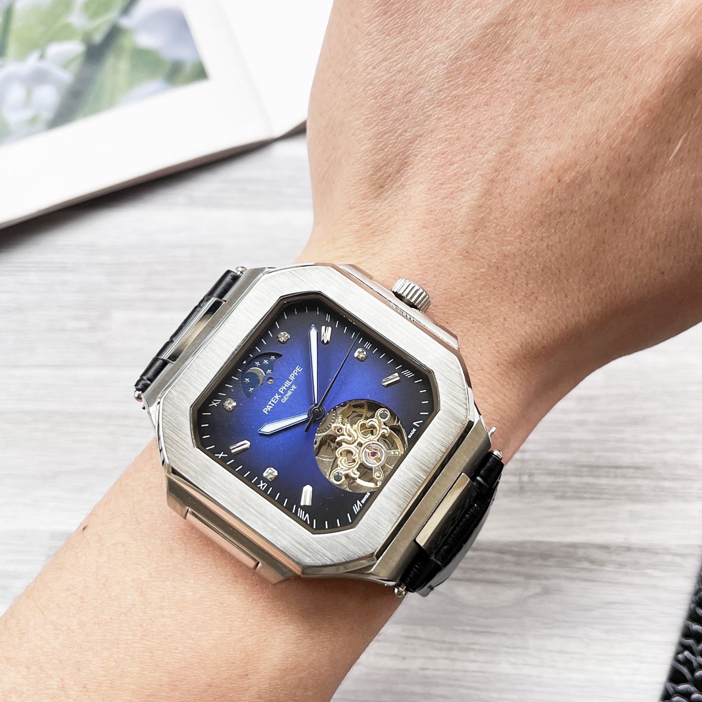 NO:741650,Unified octagonal shell series, exquisite and versatile [latest] Cartier's latest design big flywheel boutique [type] boutique men's watch [strap] genuine cowhide strap [movement] high-end fully automatic mechanical movement [mirror] mineral-strengthened glass (higher definition) elegant taste vast atmosphere unique ingenuity treasure for the wrist size 42mm diameter 12mm thick hot sale on the market!  Welcome to reprint!  ,,cartier,cowhide19860909统一 八角壳系列 精致百搭【最新】卡地亚最新设计大飞轮精品【类型】精品男士腕表【表带】真牛皮表带【机芯】高端全自动机械机芯【镜面】矿物质强化玻璃（更高清） 品味高雅 浩瀚大气 匠心独运 腕间瑰宝 尺寸直径42mm厚12mm热卖上市！欢迎转载！,,cartier,cowhide,Watch