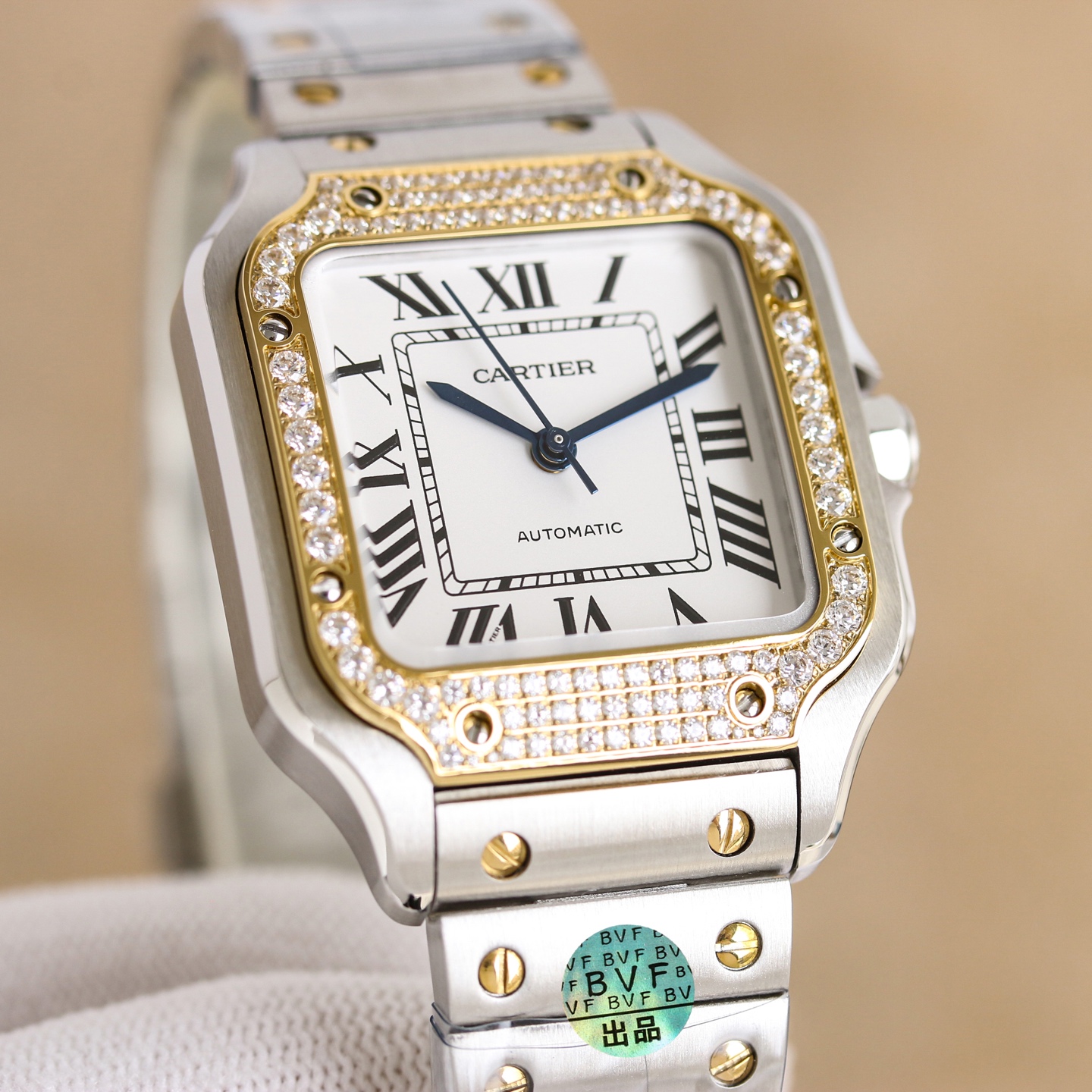 NO:741658,BVF's first new product pre-sale, Santos ushered in the blockbuster new product 'Titanium', which uses a titanium case (white plate) for the first time. Even the processing method of the case has been changed. A large number of matte frosted surfaces have replaced the original brushed and mirror surfaces, and the temperament has become more tool-like!  Equipped with youth version 2824 movement and flagship version movement for you to choose from!  ,,bottega veneta19860909BVF首发新品预售,山度士Santos 迎来了重磅新品『钛金属』,首次采用钛金属表壳（白盘）,连表壳的处理方式也改变了,大量的哑光磨砂面替代了原本的拉丝和镜面,气质变得更工具化！配备有青春版2824机芯,旗舰版机芯供您选择！,,bottega veneta,Watch