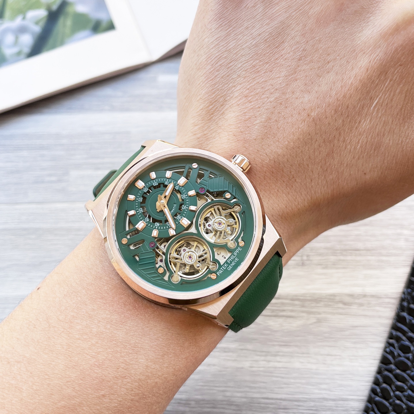 NO:741670,White gold Patek Philippe (Patek Philippe) boutique men's watch, finely carved, engraved side case, double tourbillon fully automatic mechanical movement, top-grade 316 stainless steel case, imported calfskin strap, mineral super mirror, size 44x13mm noble model, gentleman style, symbol of status, show your unique taste!,,patek philippe,cowhide19860909白 金 百达翡丽(Patek Philippe 精品男士腕表,精雕细琢,雕格侧壳 ,采用双陀飞轮全自动机械机芯,顶级316精钢表壳,进口小牛皮表带,矿物质超强镜面,尺寸44x13mm尊贵典范,绅士风范,身份的象征,展现你的独特品味！,,patek philippe,cowhide,Watch