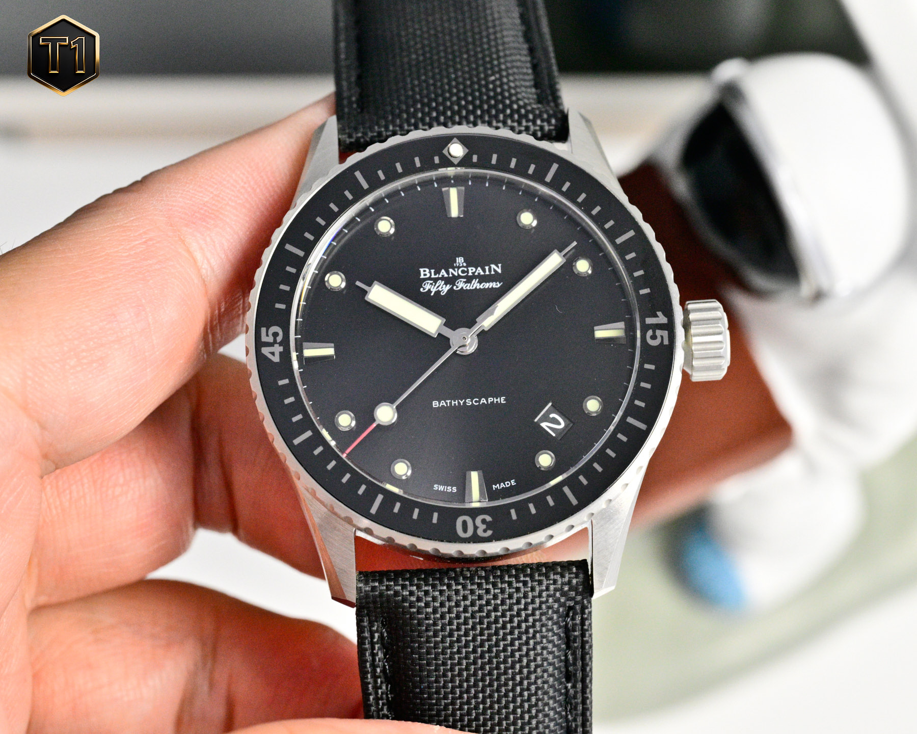 NO:764058,Produced by GF1, GF1 Factory Blancpain Fifty Fathoms People-Friendly Edition RQ3 full ceramic steel case men's watch - high-tech satin gray ceramic with bright luster, high hardness, non-discoloration, non-staining, and not easy to wear. [Case] ​​Matching rings, strong three-dimensional effect!  It will never fade, feels smooth and does not hurt the skin. The crown (handle) is neatly engraved and has superb craftsmanship!  [Buckle] The satin ceramic buckle is equally meticulously polished both inside and outside, and the tip of the buckle pin is chamfered and polished on multiple sides to perfectly restore the original details!  [Movement] The precise Hangzhou 7 series movement is used to change Blancpain's own Cal. movement. The color of the plywood gem bearings is consistent with the original one. The color is truly pure and pure, so that the plywood no longer looks fake!  The integrated splint not only looks closer to the original, but also better protects the movement, and the quality is more stable!  The splints are ground and then chamfered. The slow and careful workmanship is just to prevent the copper shavings from the plywood from falling into the movement and causing it to stop unexpectedly. [Dial] Calendar size matching, C3 luminous light imported from Switzerland, the brightness and durability are almost as good as the original ones!  [Waterproof] Three-degree waterproof test, the best luxury gift recommendation, please look for the exclusive quality of GF1.19860909GF1 出品 GF1 Factory 宝珀 五十寻亲民版RQ3全陶钢壳男表——高科技缎面灰色陶瓷光泽亮丽、高硬度、不变色、不沾污、不易磨损.【表壳】牙圈对版,立体感强！永不退色,手感爽滑且不伤肌肤.表冠（表把）刻字工整,超神级工艺！【表扣】缎面陶瓷表扣内外打磨同样一丝不苟,扣针的针尖做了多面倒角打磨,完美还原正品细节！【机芯】采用精准的杭州7系机芯改宝珀自产Cal.机芯,夹板宝石轴承颜色与原装一致,真正做到色泽纯良,让夹板不再一眼假！一体式夹板,除了外观更接近原装之余还能更好的保护机芯,质量更稳定！夹板经过研磨处理之后再做倒角加工,慢工细琢只为了避免夹板的铜屑跌落机芯而导致机芯偷停.【表盘】日历大小对版,瑞士进口C3夜光,亮度持久度直逼原装正品！【防水】三度防水测试送礼最佳奢华推荐请认准GF1独家品质,,Watch