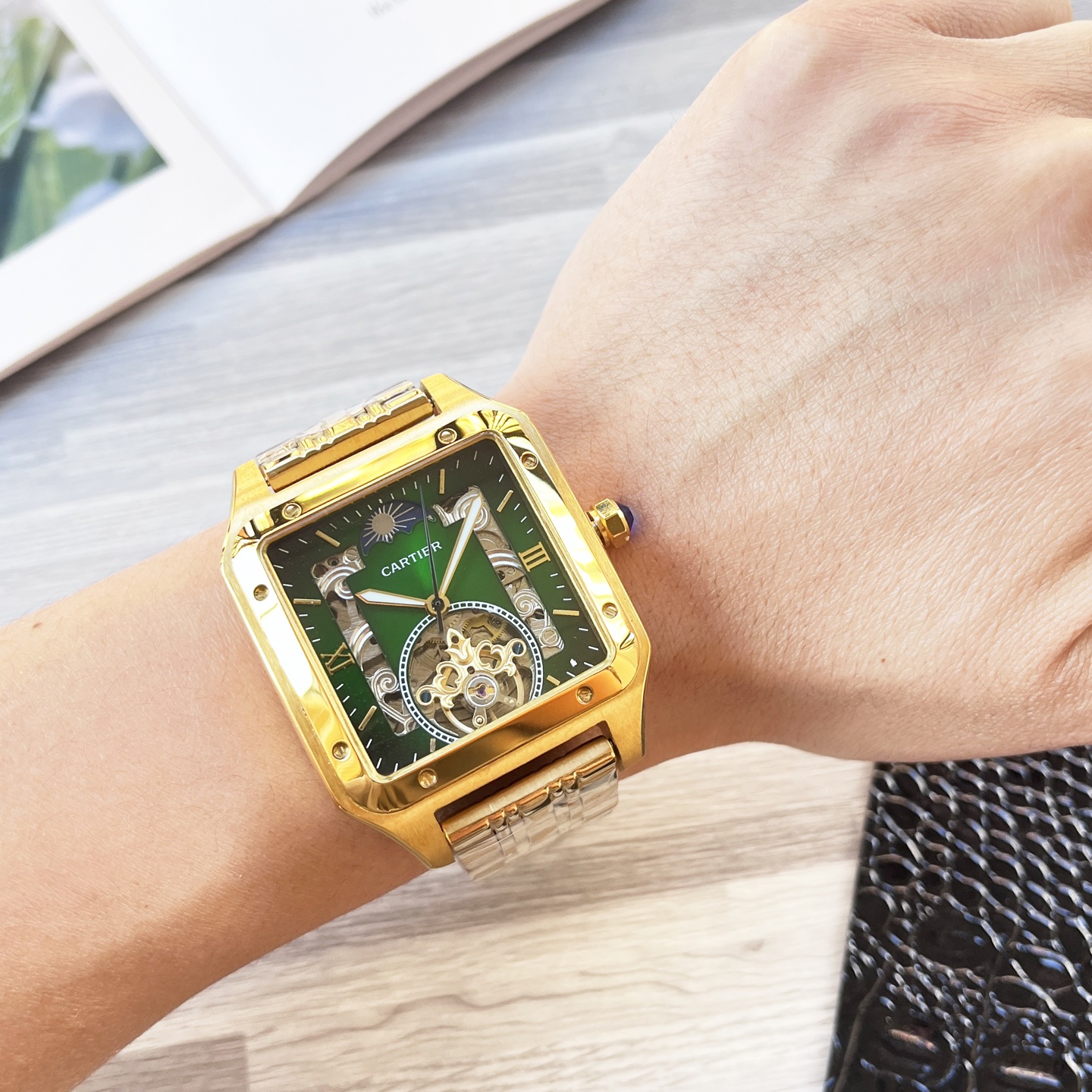 NO:764075,Unified octagonal shell series, exquisite and versatile [latest] Cartier's latest design big flywheel boutique [type] boutique men's watch [strap] genuine cowhide strap [movement] high-end fully automatic mechanical movement [mirror] mineral-strengthened glass (higher definition) elegant taste vast atmosphere unique ingenuity treasure for the wrist size 42mm diameter 12mm thick hot sale on the market!  Welcome to reprint!  ,,cartier,cowhide19860909统一 八角壳系列 精致百搭【最新】卡地亚最新设计大飞轮精品【类型】精品男士腕表【表带】真牛皮表带【机芯】高端全自动机械机芯【镜面】矿物质强化玻璃（更高清） 品味高雅 浩瀚大气 匠心独运 腕间瑰宝 尺寸直径42mm厚12mm热卖上市！欢迎转载！,,cartier,cowhide,Watch