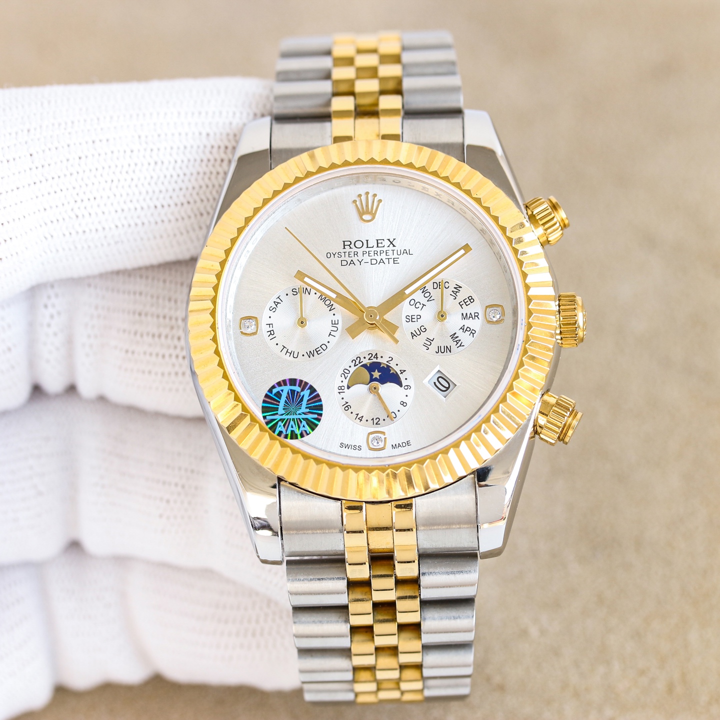 NO:764082,Platinum New model of the year strongly recommended Classic Diary Series - Multi-Function Watch The highest version of Rolex in the anti-watch world. Complex series six-pin men's watch [Love] Hot model [Love] Multi-function watch. 1 Equipped with an original imported mechanical watch with day and month moon phase kinetic energy function movement!  2 The dial uses classic and exclusive high-end luxury ribbing to highlight the luxurious temperament of this watch [呲呲] 3 The strap uses imported 316 steel strap watch!  4. The watch mirror adopts double sapphire mirror!  5 see-through bottom cover!  6 Diameter 41 mm, thickness 10 mm!  The watch function integrates day/month/date/moon/sun and other functions into one. It is the true standard of the best men's business watch!  A representative work of high-end watches!  Produced with honor, the reputation of being distinguished is reflected in the details, which reveal the nobleness of men, excellent taste, great craftsmanship and grandeur that is comparable to the original products!  The appearance and appearance are the same, originality, rolex19860909白 金 年度新款强力推荐 经典日志系列-多功能腕表 防表届最高版本劳力士 复杂系列六针男表[爱心]爆款[爱心] 多功能腕表. 1搭载原装进口星期月份月相动能功能机芯机械表！ 2表盘上采用经典独家高级奢华棱纹 突显出这款腕表的华贵气质[呲牙] 3表带采用进口316钢带腕表！ 4表镜采用双卜蓝宝石镜面！ 5透视底盖！ 6直径41毫米,厚度10毫米！ 腕表功能汇集星期/月份/日期/月亮/太阳等功能于一身,最佳男士商务腕表真正的标配！为高端腕表的代表之作！ 荣誉出品 尊贵彰显之美誉细节之处透露男士高贵,品位十分,匠心巨制 大气媲美原装货！表里如一 独具匠心,,rolex,Watch