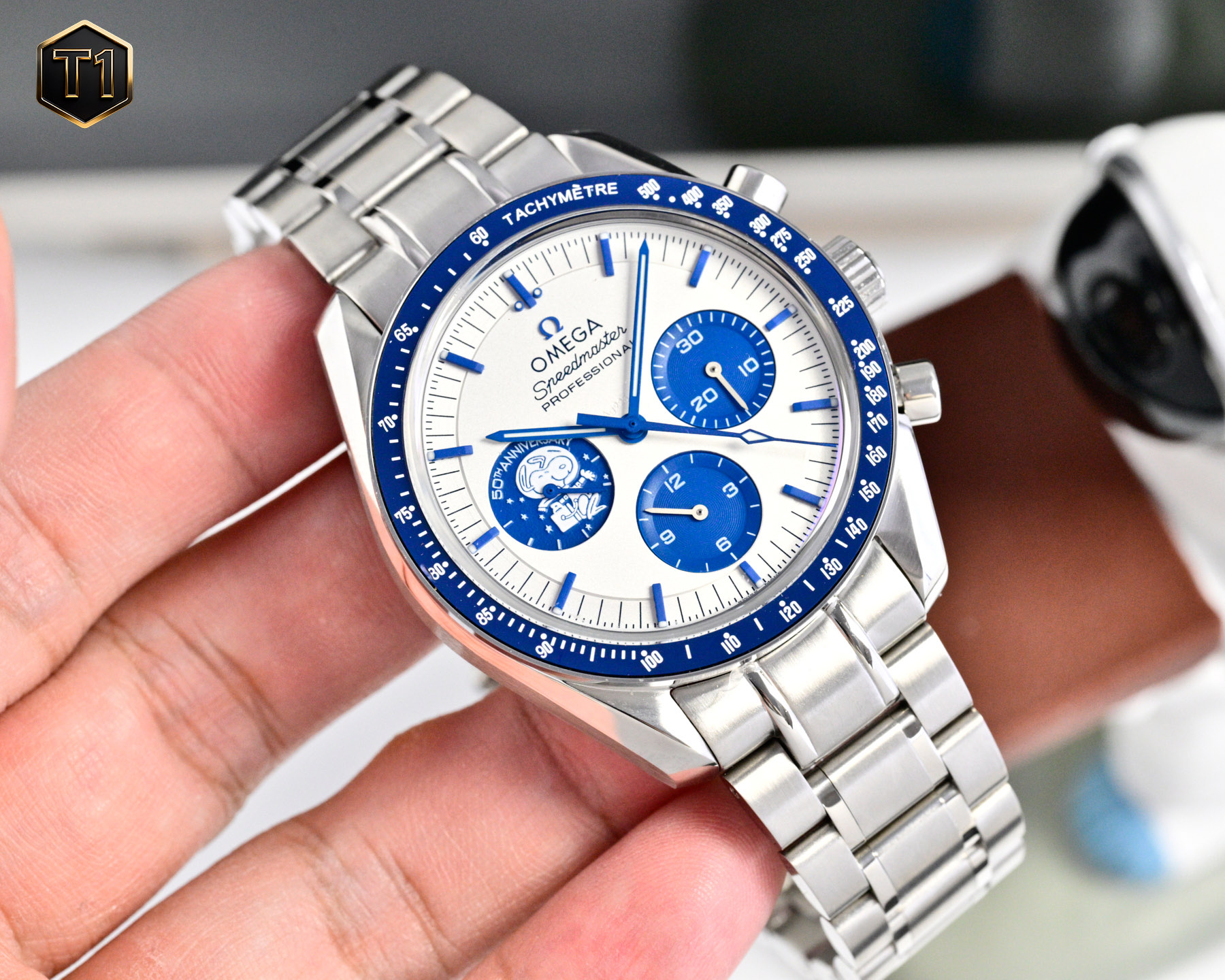NO:764065,Belt Steel Belt O1Factory The first choice for cost-effectiveness Omega Speedmaster Series.32.42.50.02.001 'Full Edition' Snoopy 50th Anniversary Watch 1. The chamfering and brushing on both sides of the case are consistent with the original version. 2. The workmanship and color of the ceramic ring are the same as the original version. 3. The movement uses 3861 manual winding and is consistent with the original version. The movement has been upgraded and improved in many aspects to be more stable than before.  O1 produces and spends the least money to take you into the most perfect Snoopy space travel, omega19860909皮带 钢带 O1Factory 性价比首选 欧米茄超霸系列.32.42.50.02.001 “满配版”史努比50周年纪念腕表 1表壳两侧的倒角以及拉丝打磨均做到和原版一致. 2陶瓷圈口做工颜色均跟原版一致. 3机芯采用3861手动上链跟原版一致,机芯经过多方面升级改良比之前更加稳定. O1出品花最少的钱带你进入最完美史努比太空遨游,,omega,Watch