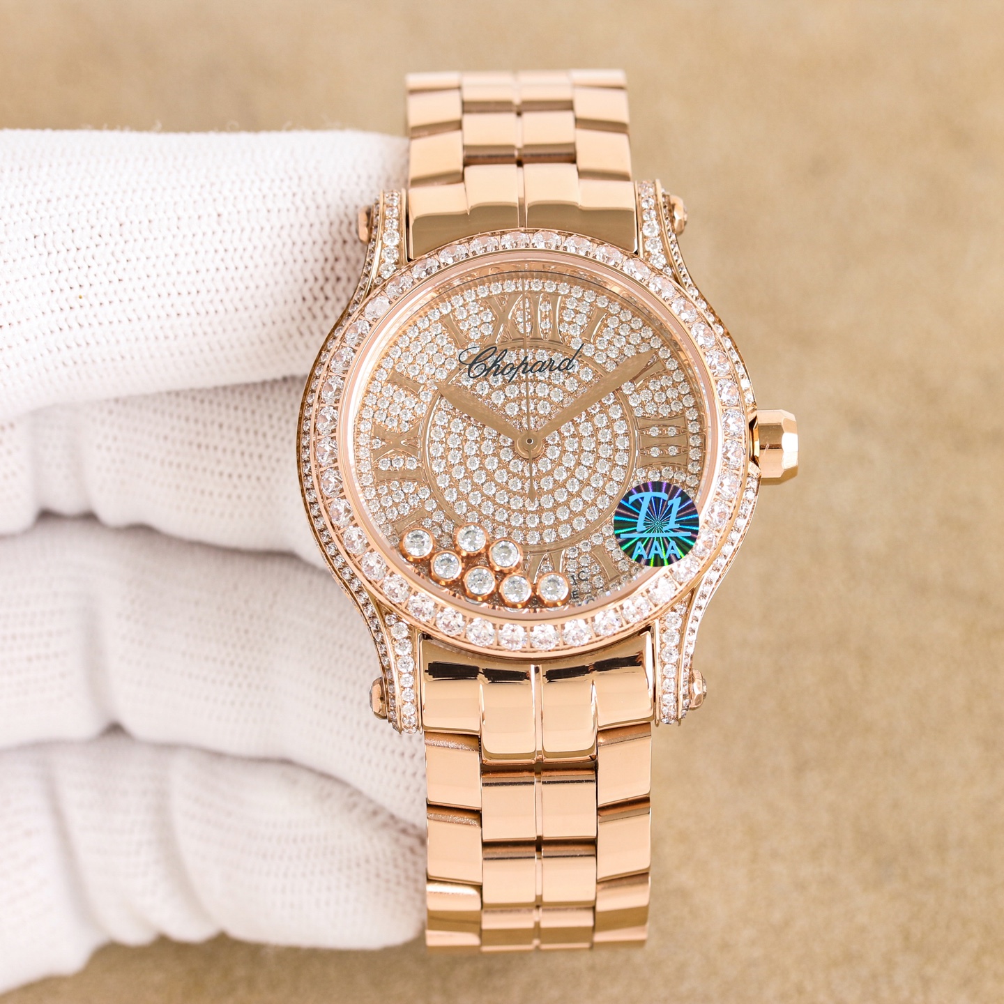 NO:764292,White, rose, full diamond face, the first full diamond limited edition of Chopard Happy Sport series, 'gold and diamonds' means progress and profit. 1 case is made of 316L stainless steel, with round brilliant-cut diamonds inlaid on both sides of the case. Each piece is sparkling and the color is white and translucent!  2 The dial is equipped with 7 happy diamonds and uses Swarovski crystals, each one is full of sparkle!  The base of each bead is carefully carved to achieve the consistent rotational movement effect of genuine diamond beads. 3. Equipped with a unique carved texture mother-of-pearl lettering, the halo radiated is the same as the original one!  4. The movement is equipped with 2892 mechanical automatic movement, which has accurate travel time!  5. Paired with American crocodile leather strap, case diameter 36 mm. It is a masterpiece. Time always surprises you. You definitely deserve it!  Welcome for your tasting!  ,,swarovski,chopard,crocodile skin19860909白,玫,满钻面加 全网首发萧邦Happy Sport系列满钻限量款,“有金有钻”寓意有进有赚 1壳套采用316L精钢制成,表壳两侧均镶嵌圆形明亮式切割钻石,颗颗火彩熠熠,色泽白净透亮！ 2表盘搭配7颗快乐钻,采用施华洛世奇水晶,颗颗饱满闪烁！每一个颗的底座都是精雕细琢,以求实现正品钻珠那一致的旋转运动的效果 3搭载与众不同的雕刻纹理珍珠贝母字面,放射出来的光晕与正品无二！ 4机芯方面搭载2892机械自动机芯机,走时精准！ 5搭配美洲鳄鱼皮表带,表壳直径36毫米 精品之作 时间总让人惊喜不断 您绝对值得拥有！欢迎您的品鉴！,,swarovski,chopard,crocodile skin,Watch