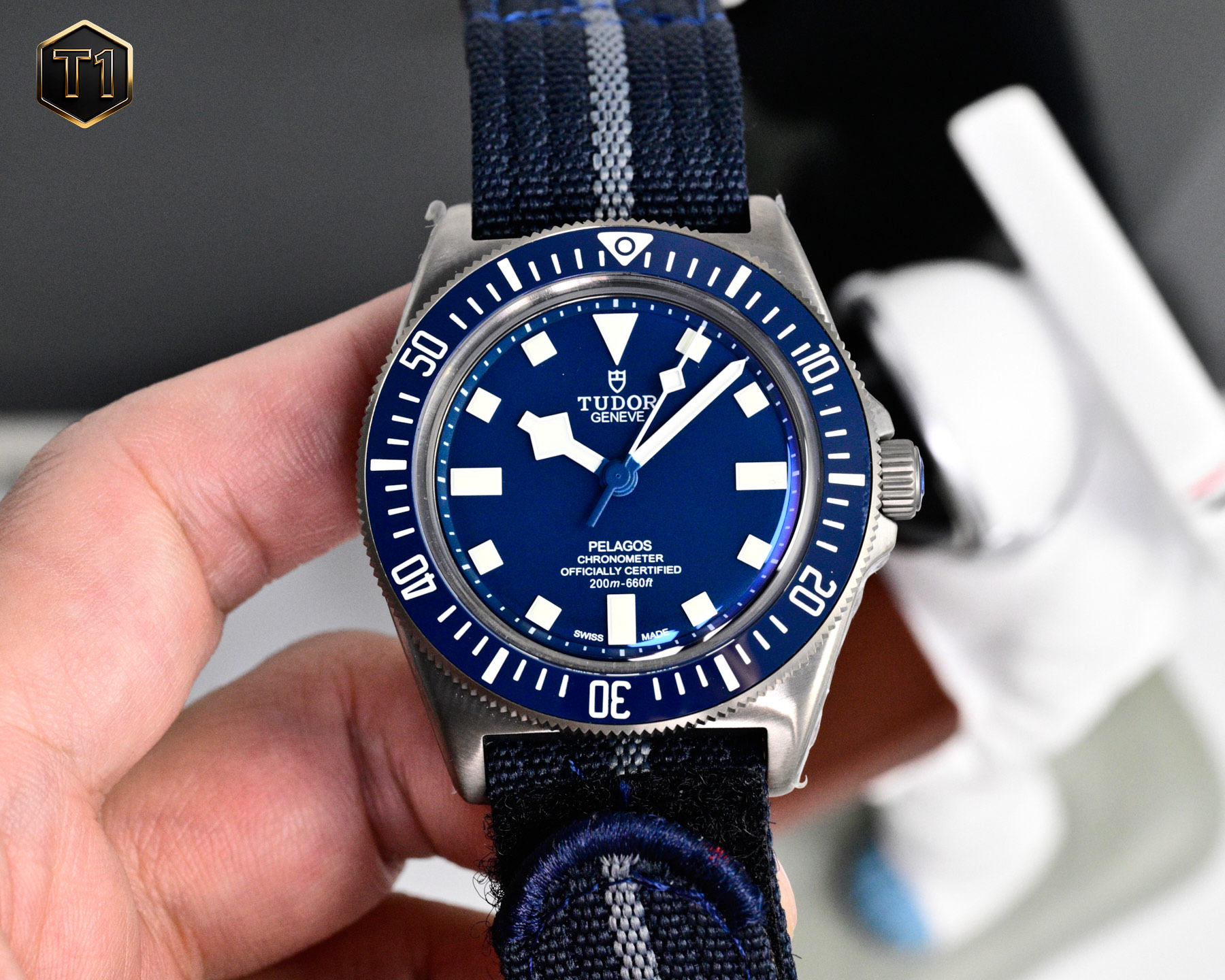 NO:819670,Unified TUDOR Leading Submersible FXD - ③ 'Subversion·Innovation' The first one uses ultra-high-cost racing sailing materials. It has the characteristics of super wear resistance and super high temperature resistance and is often used in high-end fighter jets! It is the first time it is used for Tudor; it is also Rolex's pioneering attempt to create materials for the next watch, which is in line with the innate spirit of daring to be the first! The case diameter of the leading submersible FXD model M25707 is 42 mm, which is consistent with the official! The thickness of the case is 12.5mm, which is thinner than the official one! The highest performance x1 grade Swiss Super-LumiNova luminous coating is used on the bezel ceramic material. The watch hands use a separate molded pattern needle instead of a low-cost corrosion needle. The needle is repeatedly oil-printed and then filled with Swiss X1 grade Super-LumiNova luminous material; synchronized with the lettering, which is snow white and slightly light green. The literal matte dial is equipped with an integrated luminous ceramic composite three-dimensional hour mark; equipped with the highest performance x1 grade Swiss Super-LumiNova luminous coating.19860909统一 帝舵TUDOR 领潜型FXD －③『颠覆·创新』 首枚使用造价超高的竞赛帆船材料,它具有 超耐磨 超耐高温特点而多用于高尖端战斗机！ 它第一次用于帝舵；也是Rolex为下一只腕表材料的诞生做了一次前锋的尝试,正应了天生敢为先的精神！ 领潜型FXD型号M25707 表壳直径42 mm,与官方一致！ 表壳厚度12.5mm,比官方更薄！ 圈口陶瓷材料上使用最高性能x1级瑞士Super-LumiNova夜光涂层. 表针重本使用單独模具的批花针而非低成本腐蚀针,针重复油性印刷后填瑞士X1级别Super-LumiNova夜光材料；同步于字面雪白又有丝丝微淡浅绿. 字面哑光表盘,搭配一体成型夜光陶瓷复合材质立体钟点标记；配以最高性能x1级瑞士Super-LumiNova夜光涂层.,,Watch