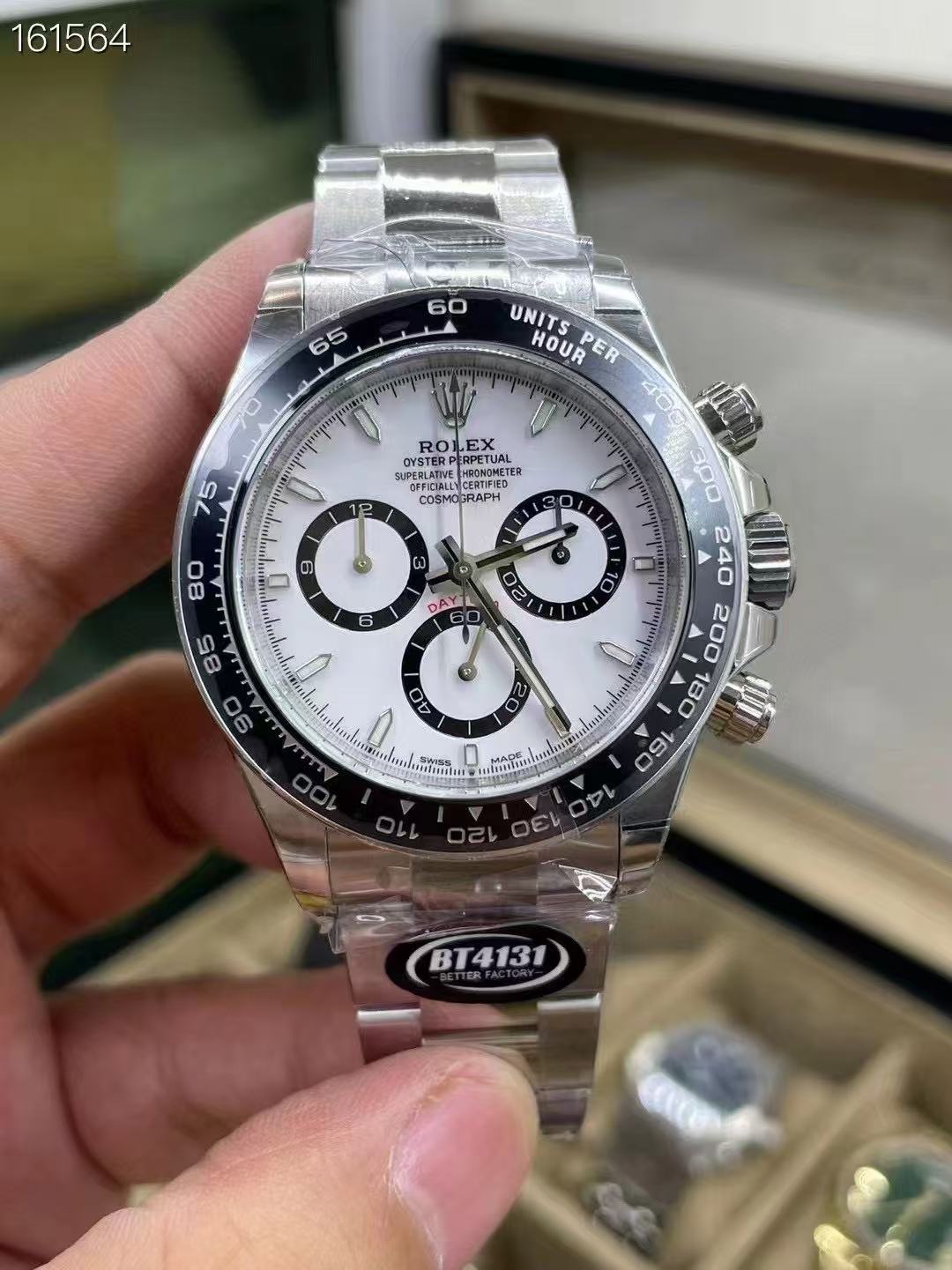 NO:819675,Unified BT factory new product, produced by BT factory, the absolute highest version, Rolex Daytona 4131 all-in-one machine (high-quality super A version) Daytona series, the king of cost performance, this time the most stable version on the market is launched. Look for the code: BT factory tape model watch code, OXJ22725, BT factory watch steel band watch code, OXJ22725 (thickness 11.9) The original version is the same, look for the latest label on the back cover of BT factory!  Comes with the best steel tape included!  New Daytona series!  The entire series has ushered in a new change, with the following changes: 1. The scale time scale has become slimmer. 2. The chronograph dial has become more elegant and slender. 3. A crown logo has been added at six o'clock. 4. A new metal outer ring has been added to the ceramic ring. 5. The new generation of lugs on the case has a stronger curve effect. 6. The movement has been upgraded from 4130 to 4131. BT has also made new breakthroughs in this new product research and development, and it is finally released perfectly!  Full of details, every spare part of this product is carefully reproduced to give back to watch friends with the most perfect quality as possible. 1. All colors of the dial are consistent with the original ones, with no color difference!  Each hour mark is precision polished, chamfered and polished, and is electroplated with platinum to ensure it never fades!  The fonts on the disk are clear and distinct and full of three-dimensionality!  2. Custom-made fine steel strips from BT factory, top-notch drawing technology!  The tape is made of natural fluorine rubber tape, with built-in memory steel sheets, and the lug holes are also equipped with anti-breakage steel pipes. 3. The watch hands are made of high-end BUff factory hands, plus platinum fine plating, without burrs. The three small second hands and the large second hand are all pressed with solid needle shafts, and the needle caps are mushroom head-shaped. 4 The mouth of the authentic ceramic ring is filled with platinum plating using PVD technology. The font is consistent with the original version, and the overall quality of the original version is restored!  5. AU750 on the back of the lug. The metal stamp of the dog head mark is clearly visible. 6. For this selection, the Dandong 4131 movement is precisely because of its extremely stable performance and the power storage can reach a real 72 hours. Produced by the BT factory, full of sincerity and full of details, just to prevent fakes at a glance!  Welcome watch friends to purchase and taste. Look for the latest label on the BT factory back cover, quality assurance, rolex, hats19860909统一 BT厂新品 ,BT厂出品,绝对最高版本,劳力士 ROLEX  迪通拿正4131一体机（精品超A版本）迪通拿系列 性价比之王,本次推出目前市场最稳定版本. 认准编码:BT厂胶带款腕表编码,OXJ22725,BT厂腕表钢带款腕表编码,OXJ22725（厚度11.9） 原版一致,认准BT厂后盖最新标签！搭配最好的内含钢片胶带！ 新品迪通拿系列！整个系列迎来了全新的改变,具体有以下几点改变 1刻度时标变得更加纤细 2计时表盘更加优雅纤细 3 六点位增加皇冠标志 4陶瓷圈新增金属外圈 5表壳新一代表耳有更强的曲线效果 6机芯升级从4130升级为4131 BT在本次新品研发也有了新突破,终于完美出炉！细节满满,这次岀品精心复刻每一个零配件,尽可能以最完美的品质回馈表友们. 1.表盘所有颜色均与原版一致,无色差！每个时标刻度都精抛倒角打磨的基础上采用铂金电镀做到永久不退色！ 盘面字体清晰分明立体感十足！ 2. BT厂订制精钢钢带,顶级拉丝艺！胶带采用天然氟橡胶胶带,胶带内置记忆钢片,生耳孔也加装防断钢通. 3.表针采用BUff工厂高端表针,再加上铂金精镀,无毛刺,三枚小秒针和大秒针均按用实心针轴,针帽呈蘑菇头状. 4正品同款陶瓷圈圈口,通过PVD技术铂金电镀填充,字体与原版一致,整体还原了原版品质！ 5表耳背部AU750.狗头标金属钢印标识清晰可见. 6本次选择,丹东4131机芯正因为它的极其稳定性能,动力储能更能达到真正的72小时之久. BT厂出品,诚意满满,细节满满,只为杜绝一眼假！欢迎表友选购,品鉴.认准BT厂后盖最新标签,品质保证,,rolex,hats,Watch