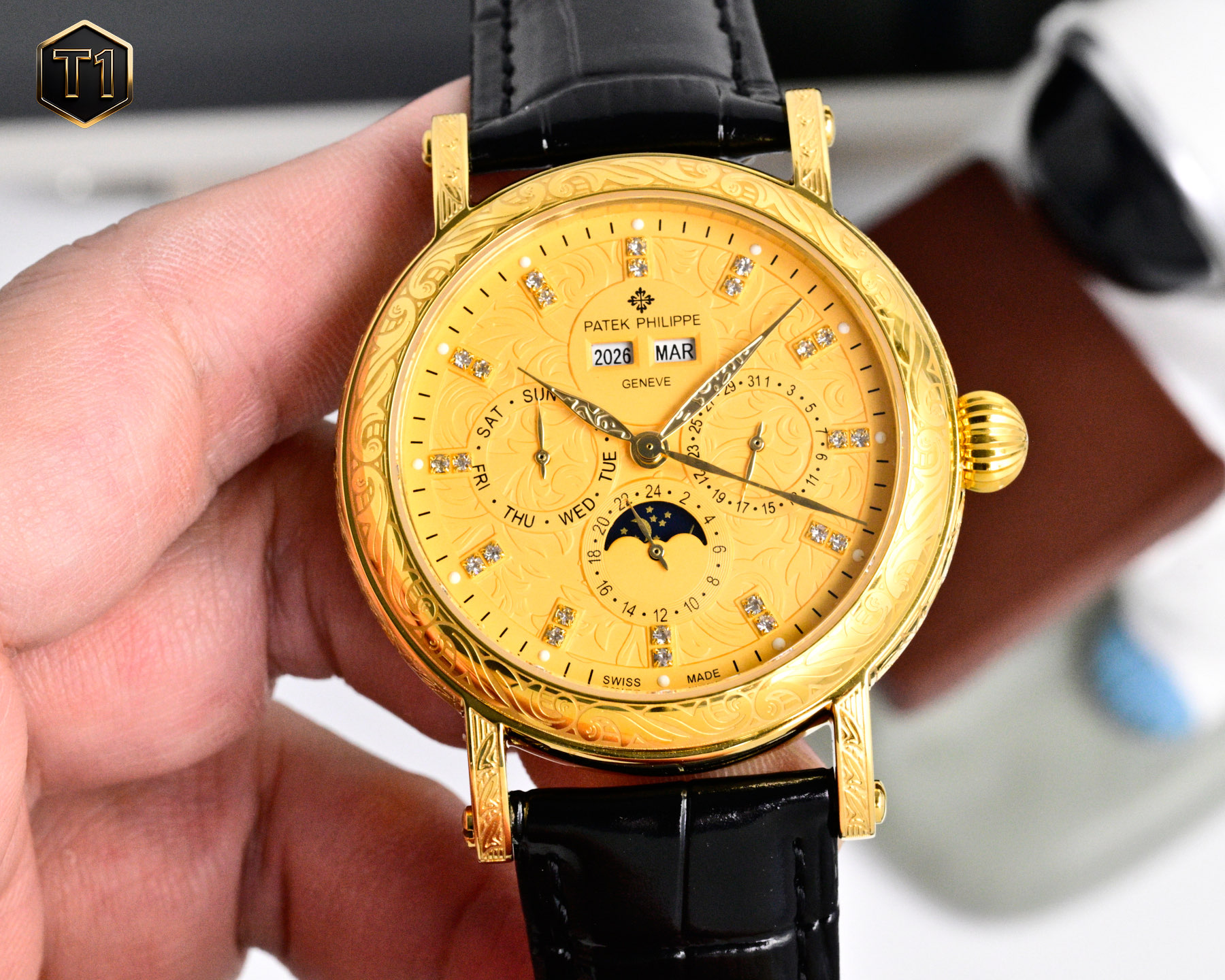 NO:819835,The white gold Patek Philippe Engraved Watch is a beautiful medal on the wrist. In the dazzling galaxy of watchmaking, the Patek Philippe Engraved Watch is like the most dazzling star.  On the dial, the delicate and exquisite carvings are like flowers blooming in time. Every petal and every vein is carefully carved by the watchmaker with uncanny skills. The carvings seem to give life to the watch, showing a dynamic beauty in the interplay of light and shadow. When the light falls gently, the carvings are like agile elves dancing on the dial, performing a silent dance of luxury.  1. Equipped with imported multi-functional movement [non-market ordinary domestic movement] (zero repair) function (24 hours, week/star/month), this watch has a power reserve of 38-48 hours. 2. Imported 316L stainless steel, using 18k quality furnace vacuum plating!  3. Paired with exclusive customized square scale cowhide strap. 4. Wear-resistant and scratch-resistant sapphire glass mirror!  530 meters waterproof level. Patek Philippe is simple but not simple!  The quality of the actual shooting is the same!  ,,patek philippe,cowhide19860909白金 百达翡丽雕花腕表腕间的绝美华章 在制表的璀璨星河里,百达翡丽雕花腕表宛如一颗最为耀眼的星辰. 表盘之上,细腻而精致的雕花宛如盛开在时光中的繁花.每一片花瓣、每一道脉络,皆由制表师以鬼斧神工般的技艺精心雕琢.那雕花仿若赋予了腕表生命,在光影交错间,展现出动态的美感.当光线轻轻洒落,雕花之处便似灵动的精灵在表盘上舞动,演绎着一场无声的奢华之舞. 1搭配进口多功能机芯【非市场普通国产机芯】（零返修）功能（24小时,星期/星辰/月份）此腕表拥有38-48小时动力储备. 2进口316L精钢,采用18k品质炉内真空电镀！ 3搭配独家定制方形鳞纹牛皮表带 4耐磨防刮蓝宝石玻璃镜面！ 530米生活防水等级. 百达翡丽（Patek Philippe） 简约而不简单！实物拍摄品质如一！,,patek philippe,cowhide,Watch
