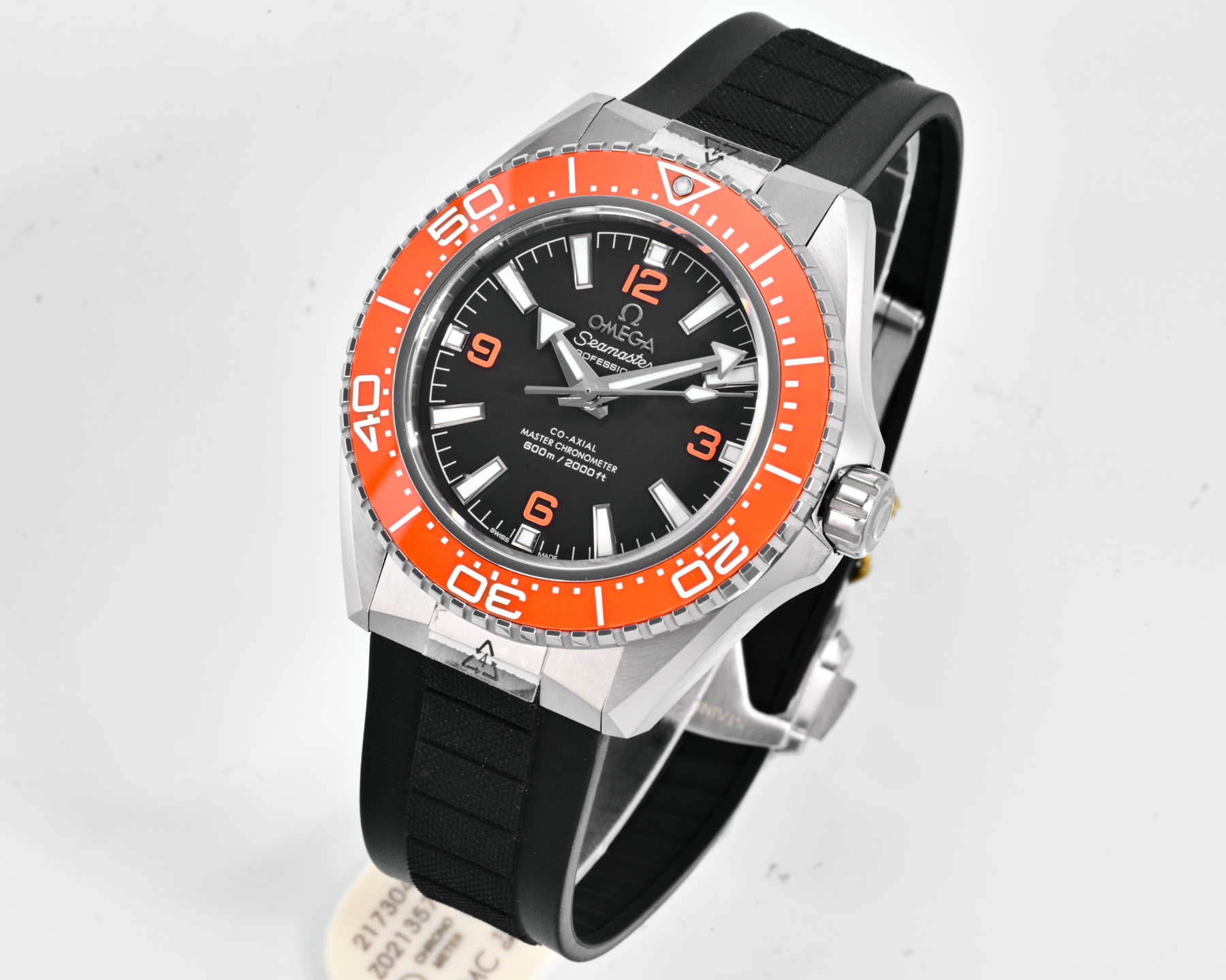 NO:819859,Uniform VS+ Omega-New Seamaster 600m!  The new fourth-generation Seamaster series Planet Ocean watch launched on the 20th anniversary of the launch of the Planet Ocean watch. The new watch inherits the classic design elements of the Planet Ocean watch, and injects a more modern style into the watch through a slimmer profile and sharper lines. The watch case size is 42 mm, covering bezels in three different colors: orange, blue, and black.,,omega19860909统一 VS+ 欧米茄-全新海马600米！ 海洋宇宙腕表问世二十周年推出的全新第四代海马系列海洋宇宙腕表 全新腕表传承了海洋宇宙表款的经典设计元素,并通过更纤薄的轮廓和更锐利的线条,为腕表注入更具现代感的风格.腕表表壳尺寸为42毫米,涵盖橙、蓝、黑三种不同颜色的表圈.,,omega,Watch