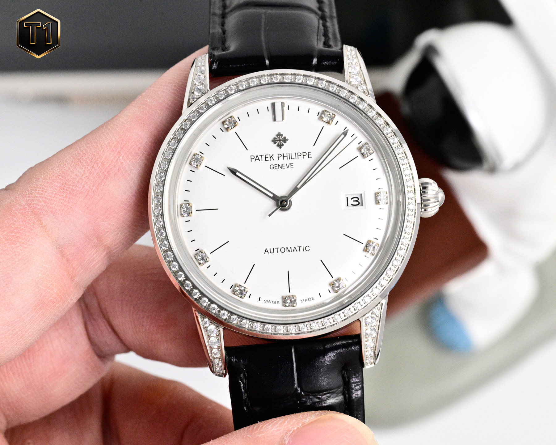 NO:820588,Gold New product in 2026, Patek Philippe’s new pot cover, it took up to 6 months!  Ultra-thin men's automatic mechanical watch, using imported original movement, vibration frequency of 28,800 times per hour, zero repair quality, original size of 40mm in diameter, ultra-thin craftsmanship of 8mm, (can be paired with calfskin imported from Xin Italy!) The pot lid is made of glass!  Super waterproof to 50 meters!  The same style at the counter, reproduced one to one!  Bring him with you to show your sharpness and extraordinary style!  Dazzling brilliance, eternal nobility. Please look for exclusive quality,,,patek philippe,cowhide19860909金 2026年新品, 百达翡丽新款锅盖,耗时长达6个月！超薄男士自动机械腕表,采用进口原装机芯,每小时振频28800次,零返修质量,直径40mm原装尺寸,超薄工艺8mm,(可搭配采用鑫意大利进口小牛皮！)锅盖玻璃材质！超强防水50米！专柜同款,一比一复刻！带上他锋芒尽显,气派不凡！耀眼光辉,永恒尊贵.请认准独家品质,,,patek philippe,cowhide,Watch
