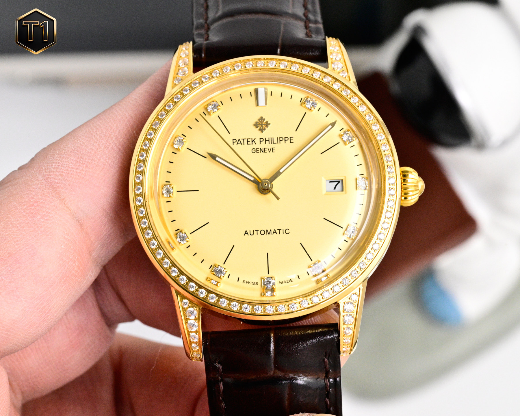 NO:819971,White shell, gold shell 2026 Patek Philippe, hot new style, Patek Philippe new pot cover, it took up to 6 months!  Ultra-thin men's automatic mechanical watch, using imported original movement, vibration frequency of 28,800 times per hour, zero repair quality, original size of 40mm in diameter, ultra-thin craftsmanship of 8mm, (can be paired with calfskin imported from Xin Italy!) The pot lid is made of glass!  Super waterproof to 50 meters!  The same style at the counter, reproduced one to one!  Bring him with you to show your sharpness and extraordinary style!  Dazzling brilliance, eternal nobility. Please look for exclusive quality, patek philippe, cowhide19860909白壳,金壳 2026百达翡丽,火热新款式,百达翡丽新款锅盖,耗时长达6个月！超薄男士自动机械腕表,采用进口原装机芯,每小时振频28800次,零返修质量,直径40mm原装尺寸,超薄工艺8mm,(可搭配采用鑫意大利进口小牛皮！)锅盖玻璃材质！超强防水50米！专柜同款,一比一复刻！带上他锋芒尽显,气派不凡！耀眼光辉,永恒尊贵.请认准独家品质,,patek philippe,cowhide,Watch