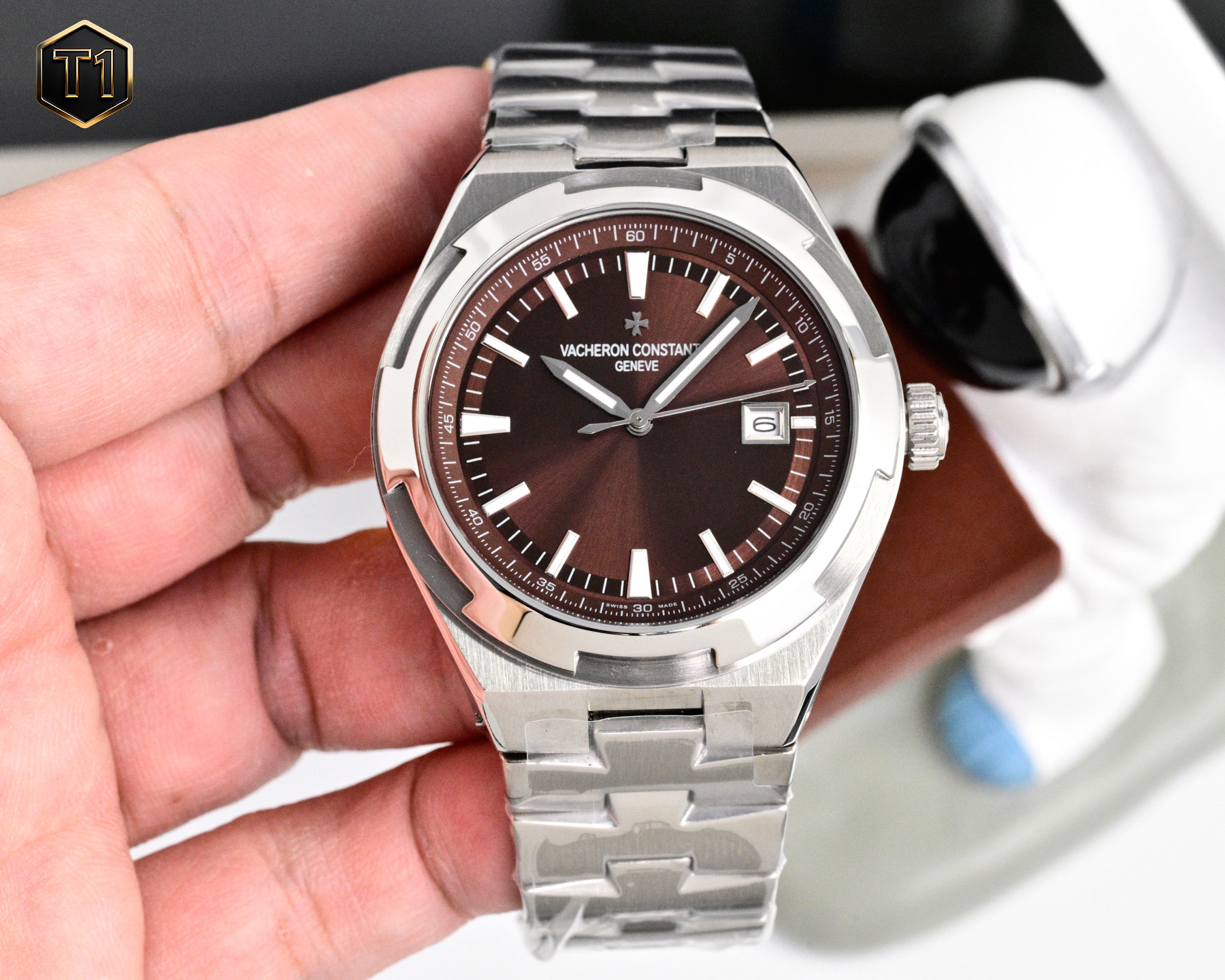 NO:819986,White gold, white steel, 470 VC Vacheron Constantin series 4500V watch customized by customers in stainless steel and rose gold!  (Green glossy, sunburst satin brushed dial, with velvety smooth edges, 18K gold hour markers, hour and minute hands with white luminous coating, 5100 customized fully automatic, 41 mm)!  Actual photos of shipment, vacheron19860909白 金 白钢 枚钢470 VC江诗丹顿纵横四海系列4500V腕表客户定制的精钢款,玫瑰金款！（绿色光面、旭日纹缎面拉丝表盘, 带有天鹅绒般光滑边缘 18K金时标,时针、分针均带有白色夜光涂层,5100定制全自动,41毫米）！出货实拍,,vacheron,Watch