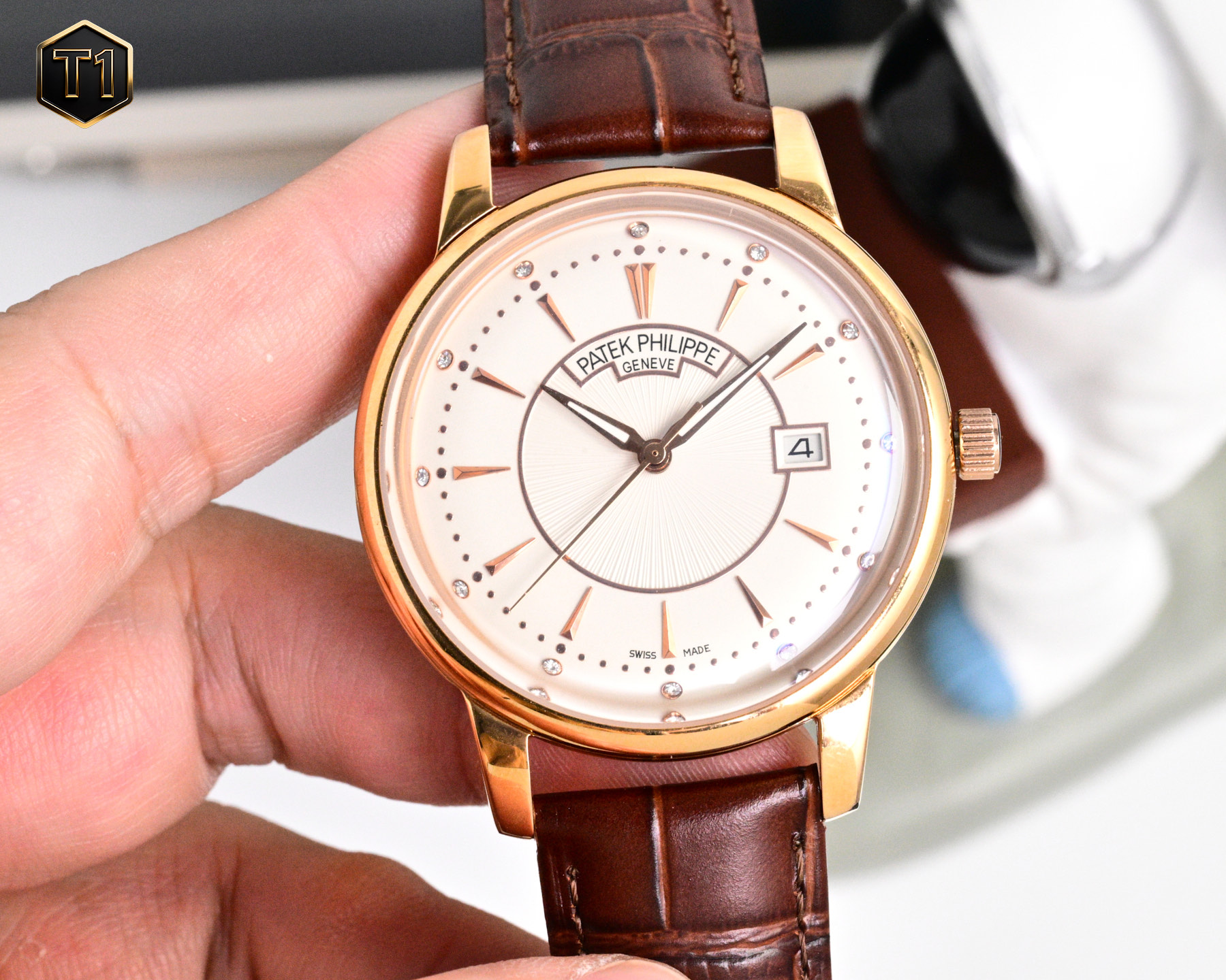 NO:820009,White shell, gold shell 2026 Patek Philippe, hot new style, Patek Philippe new pot cover, it took up to 6 months!  Ultra-thin men's automatic mechanical watch, using imported original movement, vibration frequency of 28,800 times per hour, zero repair quality, original size of 40mm in diameter, ultra-thin craftsmanship of 8mm, (can be paired with calfskin imported from Xin Italy!) The pot lid is made of glass!  Super waterproof to 50 meters!  The same style at the counter, reproduced one to one!  Bring him with you to show your sharpness and extraordinary style!  Dazzling brilliance, eternal nobility. Please look for exclusive quality, patek philippe, cowhide19860909白壳,金壳 2026百达翡丽,火热新款式,百达翡丽新款锅盖,耗时长达6个月！超薄男士自动机械腕表,采用进口原装机芯,每小时振频28800次,零返修质量,直径40mm原装尺寸,超薄工艺8mm,(可搭配采用鑫意大利进口小牛皮！)锅盖玻璃材质！超强防水50米！专柜同款,一比一复刻！带上他锋芒尽显,气派不凡！耀眼光辉,永恒尊贵.请认准独家品质,,patek philippe,cowhide,Watch