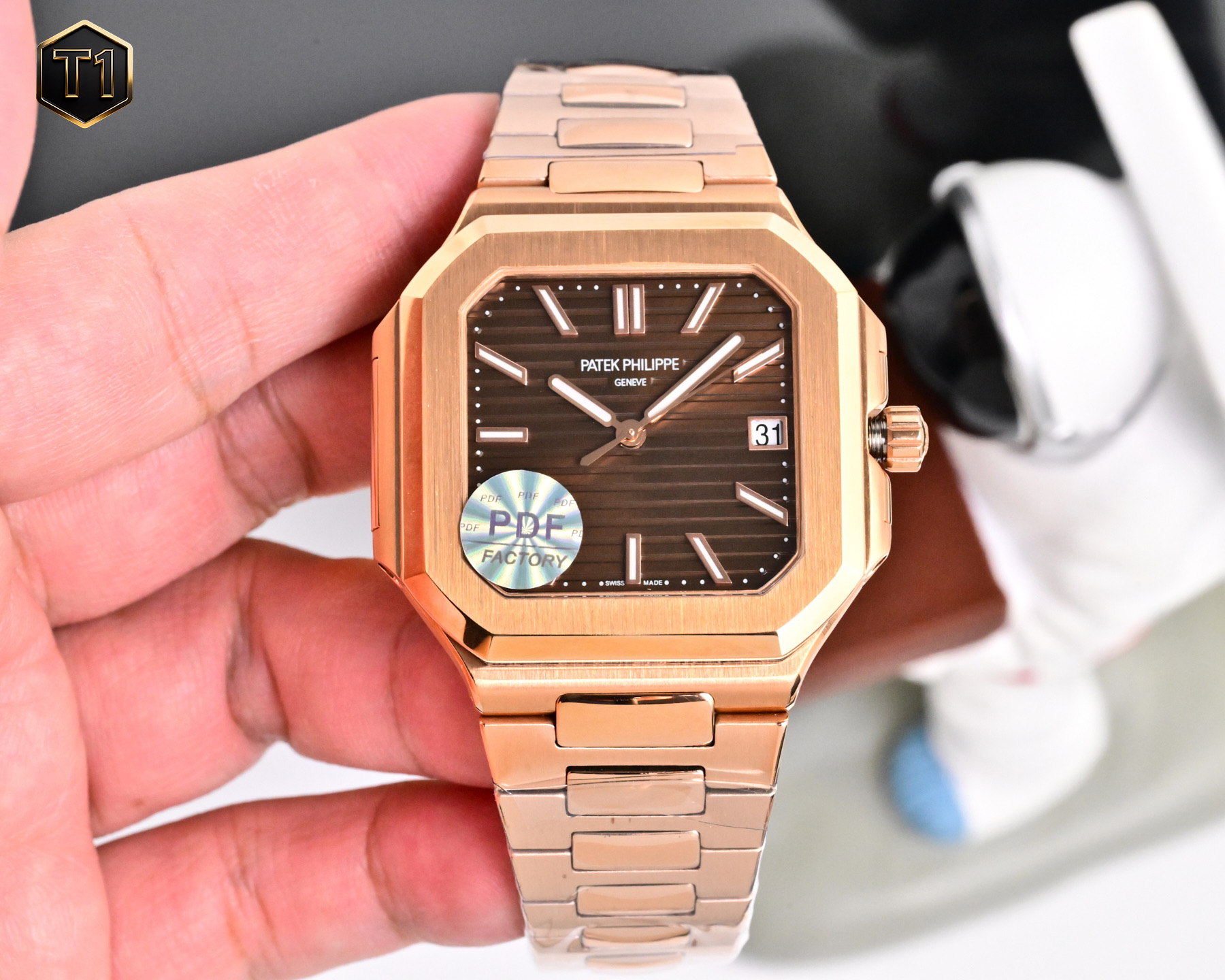 NO:820024,Platinum PDF FactoryV2 version all-in-one genuine winding gear movement, time adjustment with non-stop seconds, accurate balance wheel movement, 45mm thickness 8.3mm. Patek Philippe launches new series CUBITUS (5821 watch-watch) Highlight Feature 1 Movement: Equipped with customized 9015 modified Cal.26-330  SC. Realizes a real gear all-in-one machine, and can adjust the time without stopping seconds, and adjust the time without stopping seconds. The position of the balance wheel is consistent with the original product, and the automatic winding movement. 2. Steel strap: 316L custom-grade ergonomic strap, new buckle style. 3. Case: size 45 mm and thickness only 8.  3mm is the diagonal length of the case (i.e. 10 o'clock to 4 o'clock), the size is 40 mm and the thickness is 8.5 mm. Because the case is approximately square, the width of the upper and lower sides will be less than this value, so the visual effect is not very large. Please pay attention to the PDF details.  Paired with it, 5821 is a sports-style watch that can be paired with formal and casual styles on a daily basis.,, patek philippe19860909白 金 PDF FactoryV2版本一体机真上链齿轮机芯,及调时不停秒,认准对版摆轮机芯,45mm厚度8.3mm.百达翡丽重磅推出新系列CUBITUS（5821腕表-腕表） 亮点特色1机芯:搭载定制9015改Cal.26-330 SC.实现真齿轮一体机,及调时不停秒,调时不停秒,摆轮位置均与正品一致,自动上链机芯.2钢带:316L定制级人体工程学表带,新扣款式.3表壳:尺寸45毫米厚度仅8.3mm,为表壳对角线长度(即10点位至4点位),尺寸40毫米厚度8.5mm,因为表壳近似于方形,上下边的宽度会小于这一数值,所以视觉效果并不是很大.请认准PDF细节. 搭配上,5821,属于运动风格腕表,日常搭配正装和休闲风格也可以.,,patek philippe,Watch