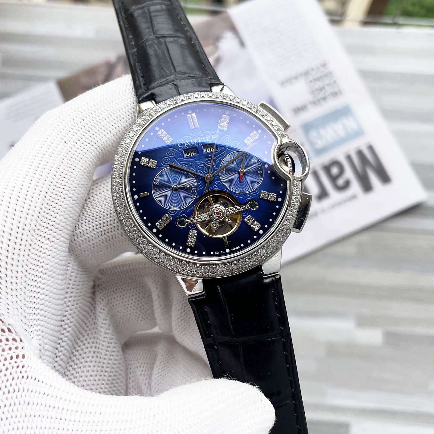 NO:820052,Platinum Steel 30 Blue Balloon Series Shocking Launch [Latest] Cartier Multifunctional Boutique Design [Type] Boutique Men's Watch [Strap] Genuine Leather Strap [Movement] High-End Fully Automatic Mechanical Movement [Mirror] Mineral Strengthened Glass (Higher Definition) Elegant Taste Vast and Ingenious A Wrist Treasure Size 42mm in Diameter 12.5mm Thickness Hot on the Market!  Welcome to reprint!  ,,cartier,cowhide19860909白金钢30 蓝气球系列 震撼上市【最新】卡地亚 多功能精品设计【类型】精品男士腕表【表带】真牛皮表带【机芯】高端全自动机械机芯【镜面】矿物质强化玻璃（更高清） 品味高雅 浩瀚大气 匠心独运 腕间瑰宝 尺寸直径42mm厚12.5mm热卖上市！欢迎转载！,,cartier,cowhide,Watch