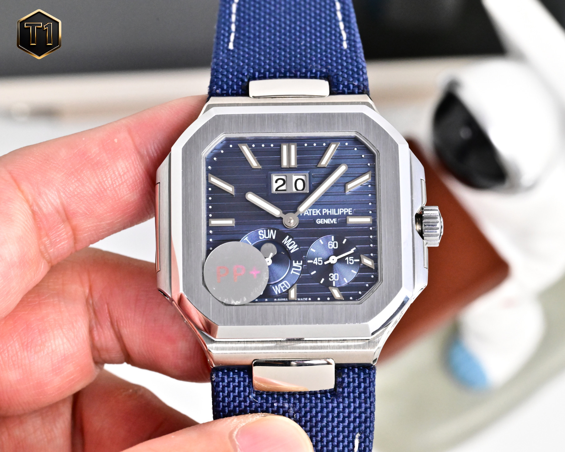 NO:820072,Unified PP+Factory 'New Work for the New Year - Free Pair of Tape' In 2026, Patek Philippe launches a new series of CUBITUS 5822-001 platinum watches, with instant jump oversized date, day of the week and moon phase display functions. This Cubitus bracelet and dial are both classic and fashionable, with a perfect balance of elegance and luxury.  Highlights and Features 1 Movement: Manual 240 Pearl Tuo movement and 240 automatic mechanical version with 2PP+ customized version available. Customized tape will be given when ordering the belt style. First come first served gift. Best luxury recommendation. 3 Steel belt: 316L customized ergonomic strap, new buckle style. Belt and tape styles are available in various colors. 4 Case: White shell electroplated platinum material, glossy color  It is more eye-catching. The size is 45mm and the thickness is only 11.8mm, which is close to the original. It is the diagonal length of the case (i.e. 10 o'clock to 4 o'clock). Because the case is approximately square, the width of the upper and lower sides will be less than this value, so the visual effect is not very great. (Adjust the calendar after adjusting it to 12 o'clock to avoid calendar jamming! It does not jump to the 1st until the 31st of each month)  Produced by PP+, striving for excellence, welcome to taste!  ,,patek philippe,bracelet19860909统一 PP+Factory “开年新作-赠送胶带一副” 2026百达翡丽重磅推出新系列CUBITUS 5822-001铂金腕表,瞬跳超大日期,星期及月相显示功能. 这款Cubitus手链及表盘,既经典又时尚,优雅与高级感完美平衡. 亮点特色1机芯:手动240珍珠陀机芯和240自动机械两种版本可选择2PP+定制版本,皮带款式下单送定制胶带,先到先得送礼最佳奢华推荐3钢带:316L定制级人体工程学表带,新扣款式.皮带胶带款式多种颜色可选择4表壳:白壳电镀铂金材质,色泽光感更加亮眼,尺寸45mm毫米厚度仅11.8mm接近原装,为表壳对角线长度(即10点位至4点位),因为表壳近似于方形,上下边的宽度会小于这一数值,所以视觉效果并不是很大.（调日历一定要调到12点后才调整日历,避免卡历！每月是走到31号才跳到1号） PP+出品 精益求精 欢迎品鉴！,,patek philippe,bracelet,Watch