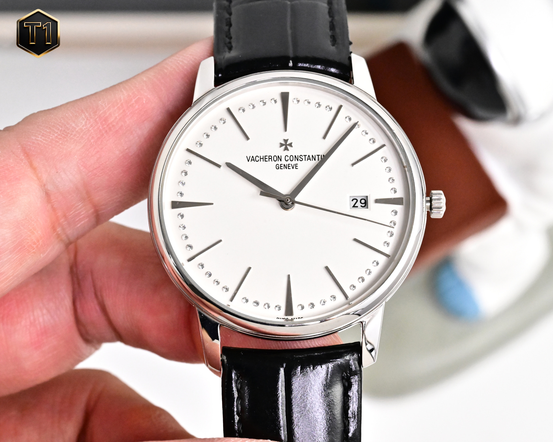 NO:850185,Platinum [TW 2026 latest hot model] Vacheron Constantin. Taste the classic beauty of Vacheron Constantin heritage series watches!  1 The team spent 9 months carefully designing, daring to be the first, striving for perfection, and breaking through multi-layered technical bottlenecks 2 The market's exclusive latest pot lid glass material, super 3D three-dimensional effect, ultra-thin craftsmanship, super luminous, diameter 42mm 3 styles use original movement, vibration frequency 28800 times per hour, zero repair quality 4 The classic exclusive inner shadow is used on the dial, which also shows the luxurious temperament of this watch 5 styles are paired with Italian cowhide to make the wrist more comfortable and fit  Vacheron Constantin, the watch you will eventually own!  Welcome to reprint!  ,,vacheron,cowhide19860909白 金【TW 2026最新热门款】江诗.丹顿Vacheron constantin 经典之美品鉴江诗.丹顿传承系列腕表！ 1团队历时9个月精心设计,敢为人先,力求完美,突破多层技术瓶颈 2 市场独家最新锅盖玻璃材质,超强的3D立体感,超薄工艺,超强夜光,直径42mm 3款式采用原装机芯,每小时振频28800次,零返修质量 4 表盘上采用经典独家内影,更显示出这款腕表的华贵气质 5 款式搭配意大利牛皮让手腕更贴合舒适 江诗丹顿,你终将拥有的腕表！欢迎转载！,,vacheron,cowhide,Watch