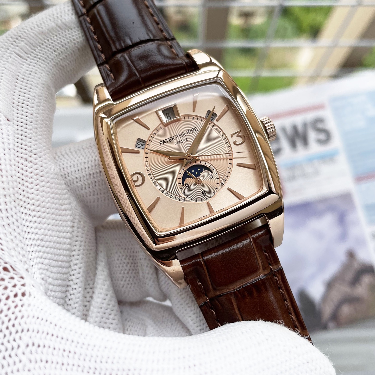 NO:850617,[Top-grade Swiss watches produced by famous craftsmen] Platinum Patek Philippe Complex Multi-Function Series 5135G - grand debut, the first Nautilus complex watch launched so far, using ultra-complex craftsmanship to create a casual sports watch. 1. Small body and high energy to perform the following functions: calendar function at 12 o'clock, day of the week function at 10 o'clock, day of the week function at 2 o'clock, 24 hours at 6 o'clock. All functions can be used normally.  2. The movement adopts a replica self-winding movement, which perfectly interprets the functions on the premise of achieving a realistic appearance. 3. An independent watchmaker who is a modification master, enthusiastically participates in customizing and modifying the dial color, adding an interesting soul to the unique watch!  A masterpiece of craftsmanship. Welcome all watch friends to taste it!  ,,patek philippe19860909【名匠瑞表出品顶级】 白 金 百达翡丽复杂多功能系列5135G—重磅登场,迄今推出的首款Nautilus复杂腕表,以超复杂的工艺技术打造休闲运动腕表. 1小身板大能量尽揽以下功能∶12点位日历功能 10点位星期功能 2点位星期功能 6点位24小时.所有功能都可正常使用. 2机芯采用复刻版自动上链机芯,在实现外观的逼真前提下,功能一并完美诠释. 3改装大师独立制表人,倾情参与定制改装表盘颜色,给予独一无二的腕表增添有趣的灵魂！ 匠心力作 欢迎各位表友品鉴！,,patek philippe,Watch
