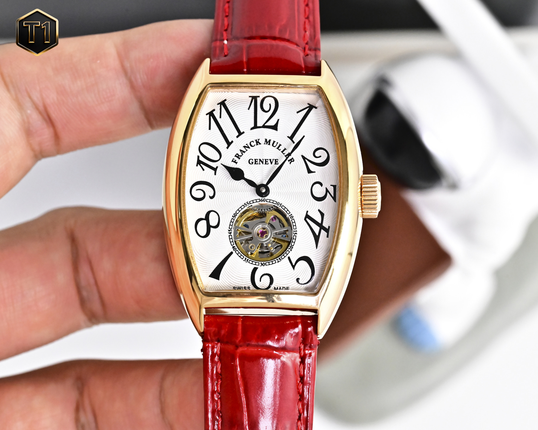 NO:943029,White Gold Diamond 80 FM Women's Tourbillon Franck Muller - Cintree Curvex Cask Series Classic Sunburst Dial Strengthened Mineral Wear-Resistant Glass, Equipped with Top-level Tourbillon Mechanical Movement, Paired with Soft Calf Leather for More Comfort. Size 32mm*46mm.,,cowhide19860909白 金 钻80 FM女装陀飞轮 法兰克穆Franck muller - Cintree Curvex 酒桶系列 经典太阳纹表盘 强化矿物质耐磨玻璃,搭载顶级陀飞轮机械机芯,搭配柔软小牛皮佩戴更为舒适.尺寸32mm*46mm .,,cowhide,Watch