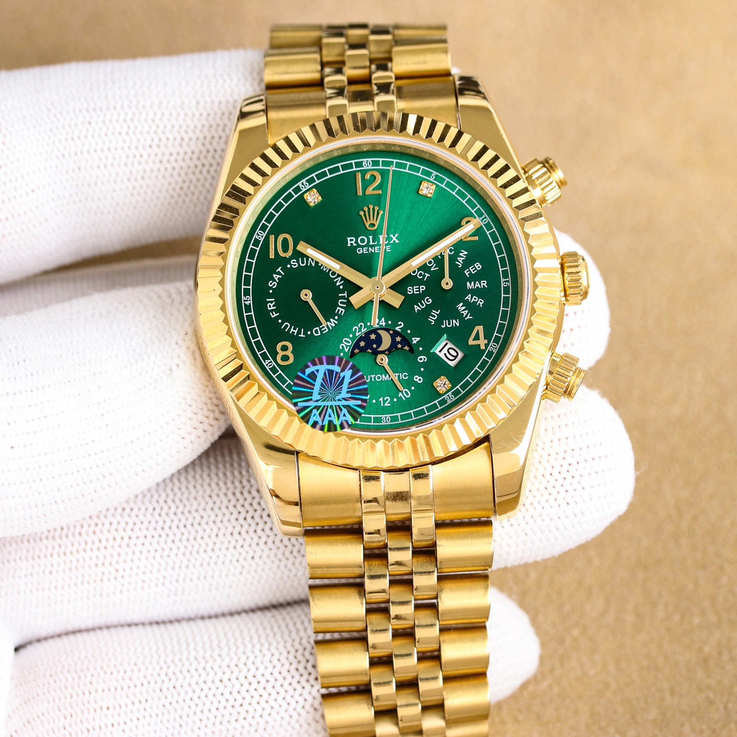 NO:943187,Platinum New model of the year strongly recommended Classic Diary Series - Multi-Function Watch The highest version of Rolex in the anti-watch world. Complex series six-pin men's watch [Love] Hot model [Love] Multi-function watch. 1 Equipped with an original imported day and month moon phase kinetic energy function movement mechanical watch!  2 The dial uses classic and exclusive high-end luxury ribbing to highlight the luxurious temperament of this watch [呲呲] 3 The strap uses imported 316 steel strap watch!  4. The watch mirror adopts double sapphire mirror!  5 see-through bottom cover!  6 Diameter 41 mm, thickness 10 mm!  The watch function integrates day/month/date/moon/sun and other functions into one. It is the true standard of the best men's business watch!  A representative work of high-end watches!  Produced with honor, the reputation of being distinguished is reflected in the details, which reveal the nobleness of men, excellent taste, great craftsmanship and grandeur that is comparable to the original products!  The appearance and appearance are the same, originality, rolex19860909白 金 年度新款强力推荐 经典日志系列-多功能腕表 防表届最高版本劳力士 复杂系列六针男表[爱心]爆款[爱心] 多功能腕表. 1搭载原装进口星期月份月相动能功能机芯机械表！ 2表盘上采用经典独家高级奢华棱纹 突显出这款腕表的华贵气质[呲牙] 3表带采用进口316钢带腕表！ 4表镜采用双卜蓝宝石镜面！ 5透视底盖！ 6直径41毫米,厚度10毫米！ 腕表功能汇集星期/月份/日期/月亮/太阳等功能于一身,最佳男士商务腕表真正的标配！为高端腕表的代表之作！ 荣誉出品 尊贵彰显之美誉细节之处透露男士高贵,品位十分,匠心巨制 大气媲美原装货！表里如一 独具匠心,,rolex,Watch