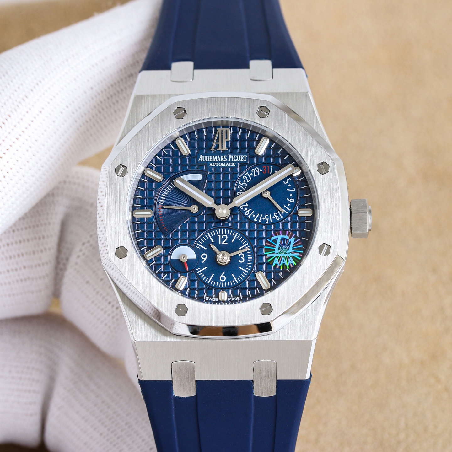 NO:943286,White Rose Gold Yellow Gold 9F Factory｜Concentrate on the research and development of the blockbuster masterpiece Audemars Piguet Royal Oak Series Dual Time Zone Watch Model 26120ST.OO.1220ST.01 Hardcore collection for business travelers Core configuration version Size 39mm × 10.3mm Made of 316L stainless steel, octagonal bezel + eight hexagonal screws, restoring the classic Royal Oak outline Scratch-resistant sapphire mirror, wear-resistant and transparent  The movement is a 2329/2846 automatic mechanical modified by Miyota from Japan. The hands are luminous and can be read clearly in dark light environments. Functions include hours, minutes, date, power reserve display, dual time zones, and 24-hour day and night display. A must-have dual time watch for business travel. All complex functions work normally. A set of watches takes into account local time + time zones in other places. It is the first choice for frequent business trips and cross-border trade. Look for the exclusive quality of 9F!  ,,audemars,gold19860909白 玫瑰金 黄金 9F Factory｜ 潜心研发重磅力作 爱彼皇家橡树系列 双时区腕表 型号26120ST.OO.1220ST.01 商旅人士硬核收藏款 核心配置对版 尺寸39mm×10.3mm 材质316L精钢打造,八角表圈+八颗六角螺丝,还原经典皇家橡树轮廓 镜面防刮蓝宝石镜面,耐磨通透 机芯日本美优达改2329/2846自动机械 指针夜光指针,暗光环境清晰读时 功能时分、日期、动力储备显示、双时区、24小时昼夜显示 商旅必备两地时腕表,复杂功能全部正常运作 一套腕表兼顾本地时间+异地时区,经常出差、跨境贸易首选.认准9F独家品质！,,audemars,gold,Watch