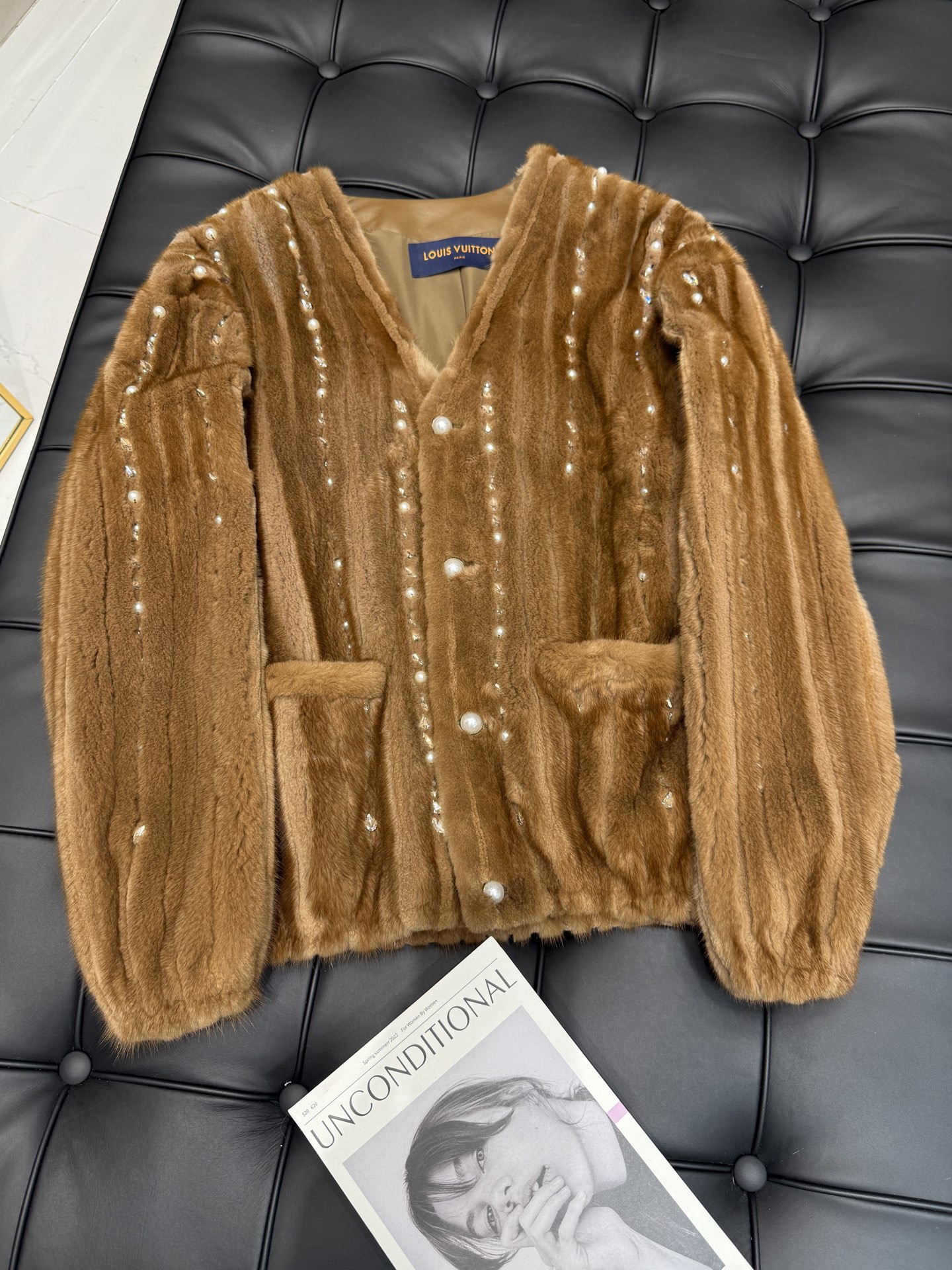 NO:637263,New model, the highest version in the heavy industry bead market, 1:1 original mold customization, Louis Vuitto*n, Louis Vuitton LV mink, new imported Copenhagen velvet mink, small female mink, whole piece ↘ Exquisite temperament, couple style, Size36-38-40, Louis Vuitton-clothing, louis vuitton, louis vuitton, louis vuitton, alexander wang19860909新款 重工订珠市场最高版本 1:1原版开模定制 Louis Vuitto*n 路易威*登LV水貂上新 进口哥本哈根天鹅绒水貂 小母貂整张 ↘精致气质款  情侣款 Size36-38-40,路易威登-服装,louis vuitton,louis vuitton,louis vuitton,alexander wang,Women's clothing