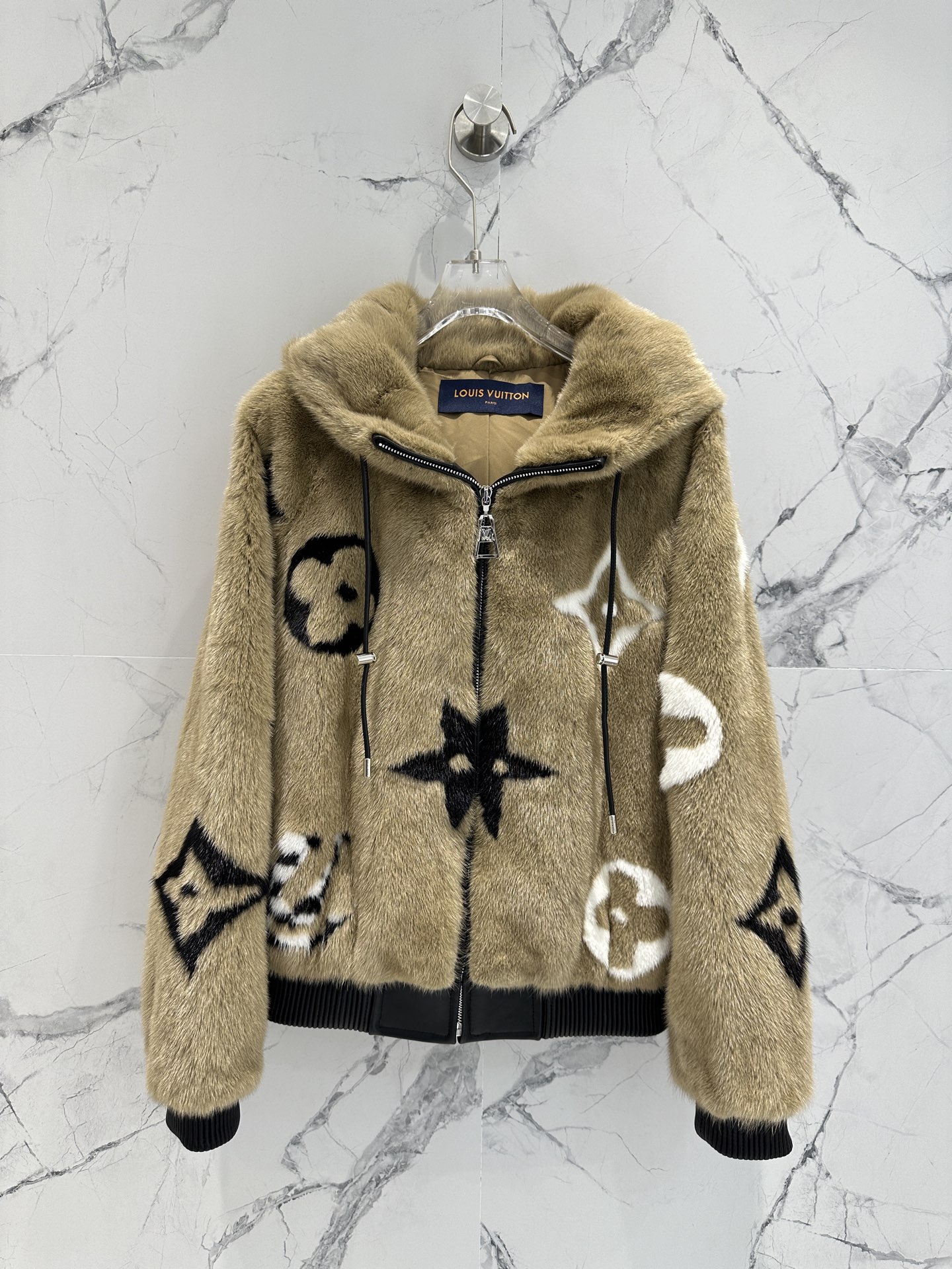 NO:637546,Original purchase and development 1:1 original ZP mold customization Top quality ↘The highest version on the market 1:1 original mold customization ↘Louis Vuitto*n Louis Vuitton mink new arrival ↘Imported Copenhagen velvet mink small female mink whole piece ↘Exquisite temperament style Couple style Size36-38-40-42, Louis Vuitton-clothing, louis vuitton, louis  vuitton,alexander wang19860909原版购入开发 1:1原版ZP开模定制 顶级品质 ↘市场最高版本 1:1原版开模定制 ↘Louis Vuitto*n 路易威*登水貂上新 ↘进口哥本哈根天鹅绒水貂 小母貂整张 ↘精致气质款  情侣款 Size36-38-40-42,路易威登-服装,louis vuitton,louis vuitton,alexander wang,Women's clothing