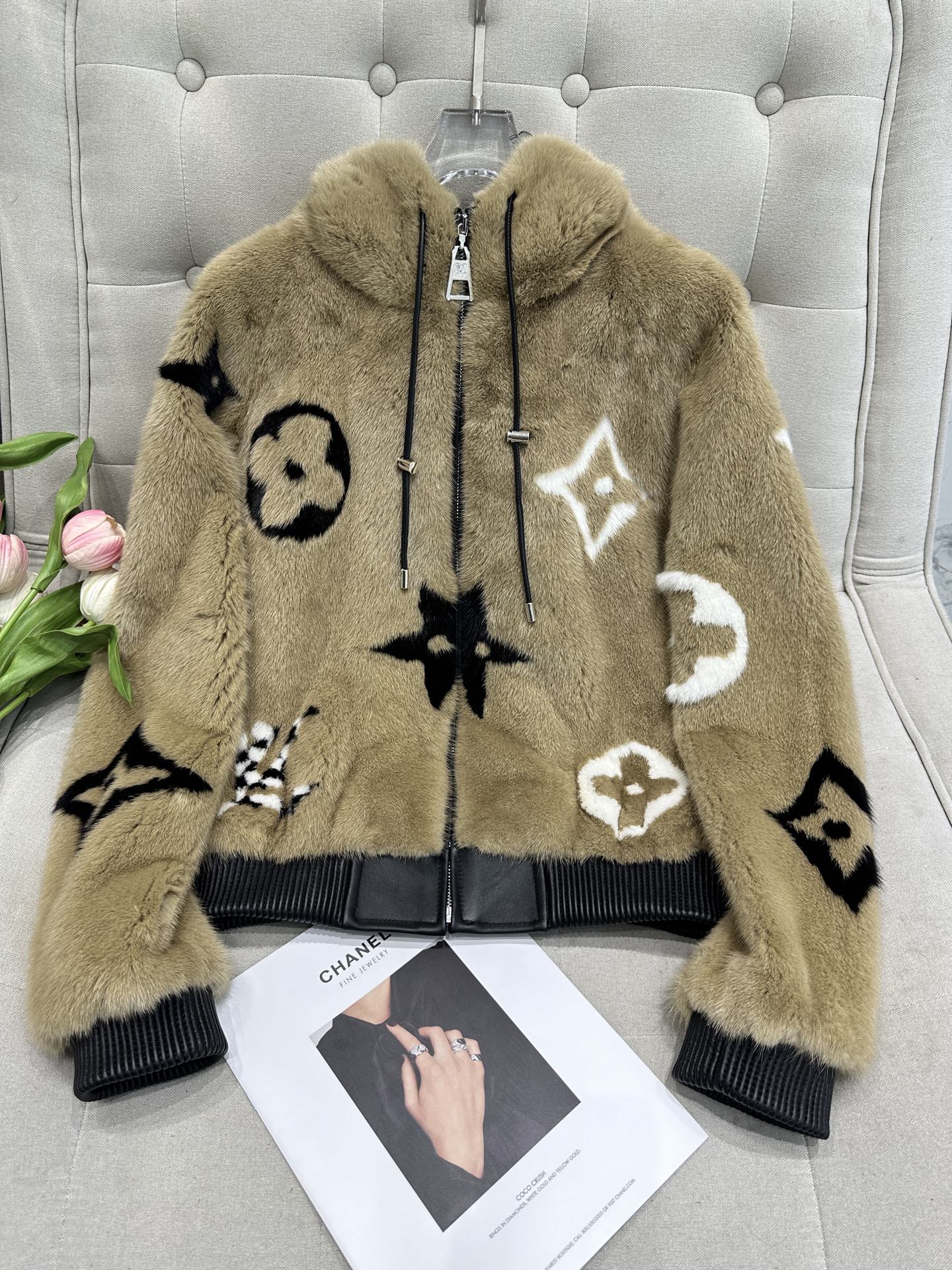 NO:637260,Original purchase and development 1:1 original ZP mold customization Top quality ↘The highest version on the market 1:1 original mold customization ↘Louis Vuitto*n Louis Vuitton mink new arrival ↘Imported Copenhagen velvet mink small female mink whole piece ↘Exquisite temperament style Couple style Size36-38-40-42, Louis Vuitton-clothing, louis vuitton, louis  vuitton,alexander wang19860909原版购入开发 1:1原版ZP开模定制 顶级品质 ↘市场最高版本 1:1原版开模定制 ↘Louis Vuitto*n 路易威*登水貂上新 ↘进口哥本哈根天鹅绒水貂 小母貂整张 ↘精致气质款  情侣款 Size36-38-40-42,路易威登-服装,louis vuitton,louis vuitton,alexander wang,Women's clothing