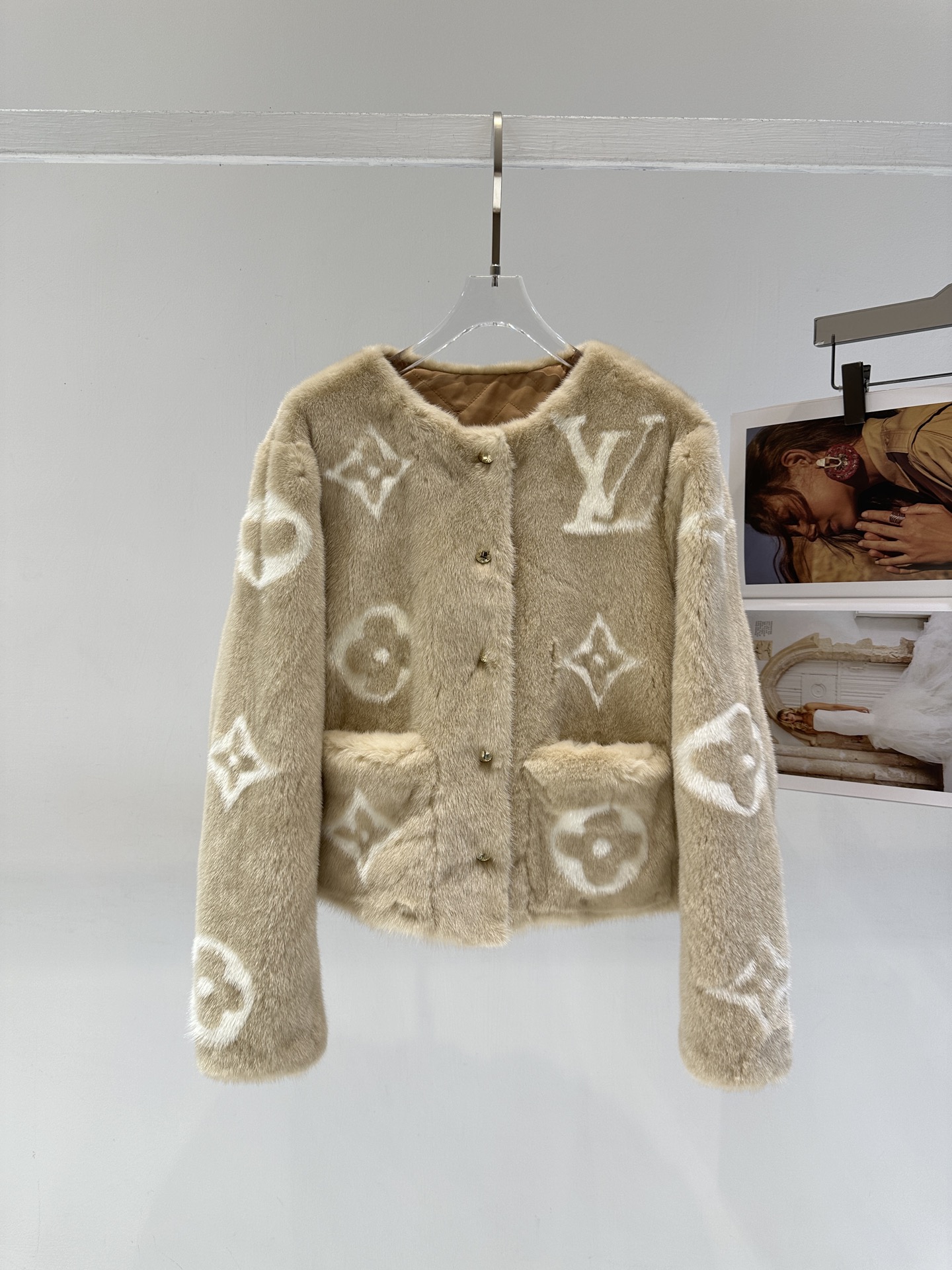 NO:637266,Original purchase and development 1:1 original ZP mold customization Top quality ↘The highest version on the market 1:1 original mold customization ↘Louis Vuitto*n Louis Vuitton mink new arrival ↘Imported Copenhagen velvet mink small female mink whole piece ↘Exquisite temperament style Couple style Size36-38-40-42, Louis Vuitton-clothing, louis vuitton, louis  vuitton,alexander wang19860909原版购入开发 1:1原版ZP开模定制 顶级品质 ↘市场最高版本 1:1原版开模定制 ↘Louis Vuitto*n 路易威*登水貂上新 ↘进口哥本哈根天鹅绒水貂 小母貂整张 ↘精致气质款  情侣款 Size36-38-40-42,路易威登-服装,louis vuitton,louis vuitton,alexander wang,Women's clothing