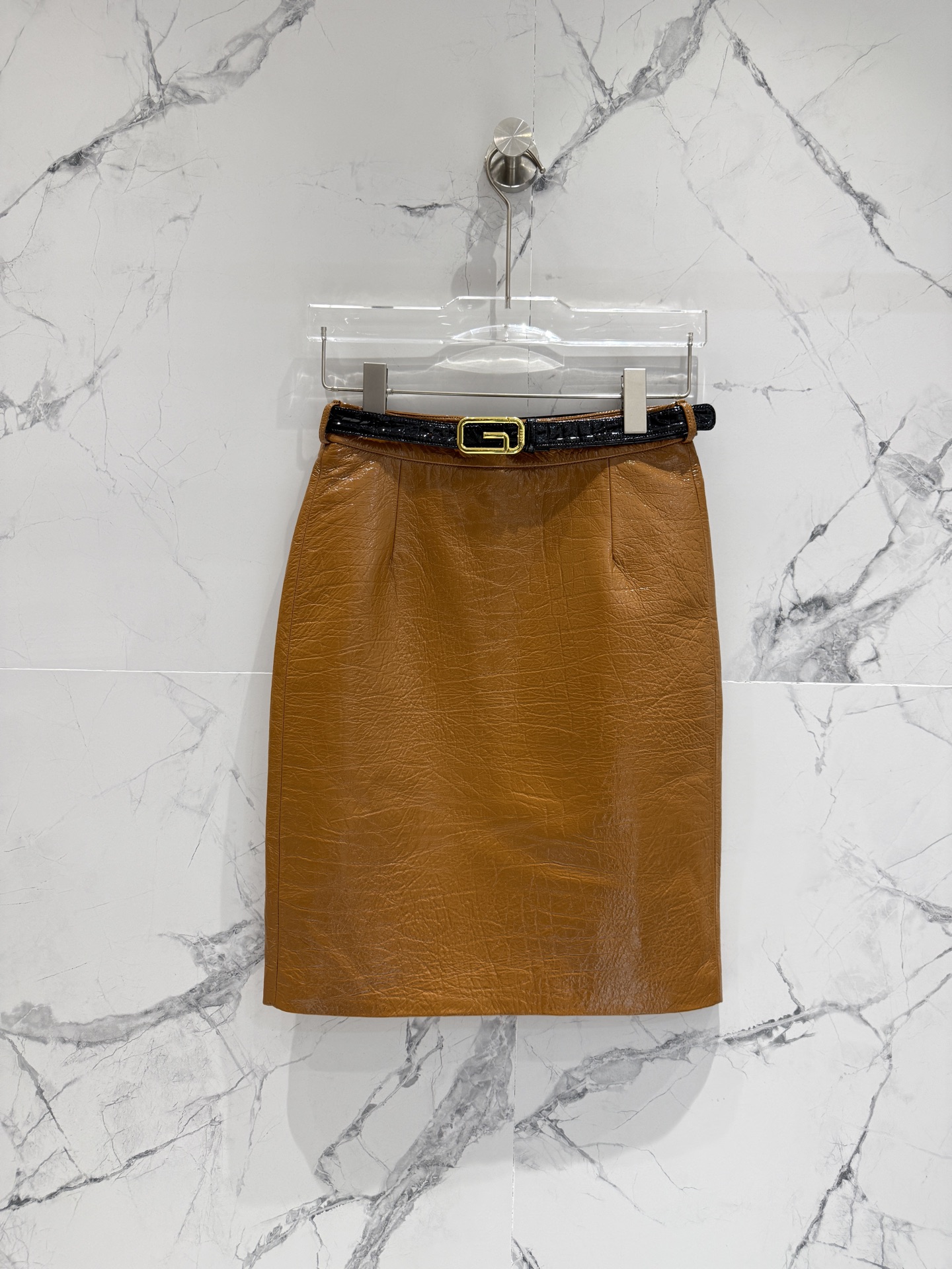 NO:777324,* Ancient*qi: New leather skirt and leather pants!  The original imported sheepskin is the highest version on the market, and the original three-dimensional tailoring model is domineering, showing that the waist is full of legs!  Zipper hardware with original logo. Each hardware is made by master craftsmen to create high quality!  Perfect workmanship quality is only for you who know the goods!  The leather is soft and feels as soft as skin. Women's size 36 38 40 42, Gucci-clothing, gucci, skirts, sheepskin,19860909* 古*奇   :  新款皮裙皮裤！原版进口羊皮 市场最高版本、原版立体剪裁版型霸气演绎腰下全是腿！拉链五金配原版logo每个五金都是老师傅慢慢敲打出高品质！完美做工品质只给懂货的你！皮质柔软摸着像皮肤一样柔软女款Size36 38 40 42,古驰-服装,gucci,skirts,sheepskin,,Women's clothing