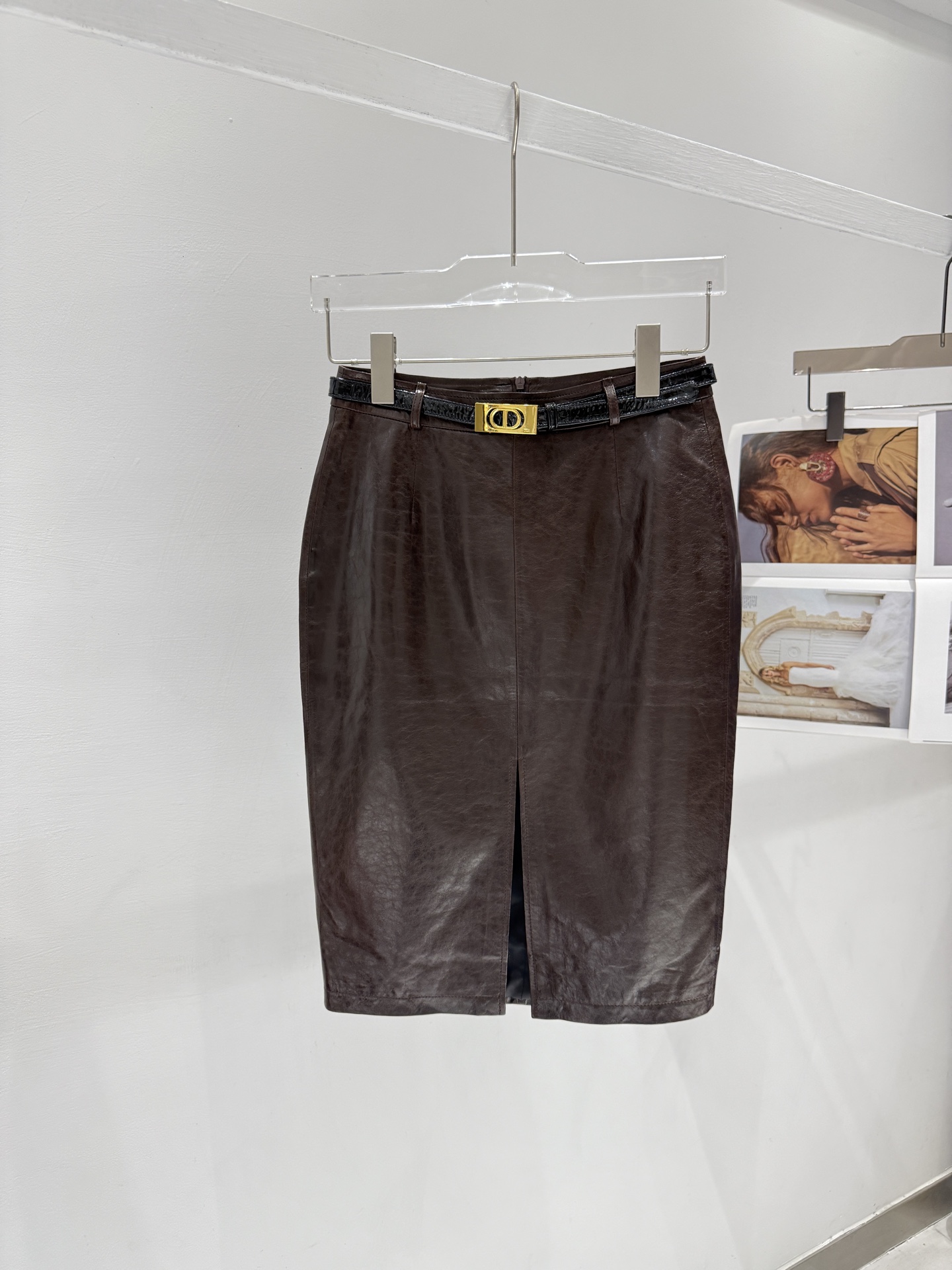 NO:925500,* Di*Or: Highly recommended high-quality leather skirts and leather trousers, new spring and summer products, imported lambskin material, adjustable leather belt!  The iconic CD belt can be freely matched, and the hardware buckle has a logo!  The upper body is small, sexy, elegant and charming. The perfect fit upper body is super slim!  Women's Size36-38-40-42, Dior-clothing, dior, skirts, sheepskin,19860909* 迪*奥   :  强烈推荐 高品质皮裙皮裤 春夏新品 材质进口小羊皮 真皮腰带可调节！标志性CD腰带可自由搭配,五金扣带logo！上身小性感优雅迷人气质.完美版型上身超显瘦！ 女款Size36-38-40-42,迪奥-服装,dior,skirts,sheepskin,,Women's clothing