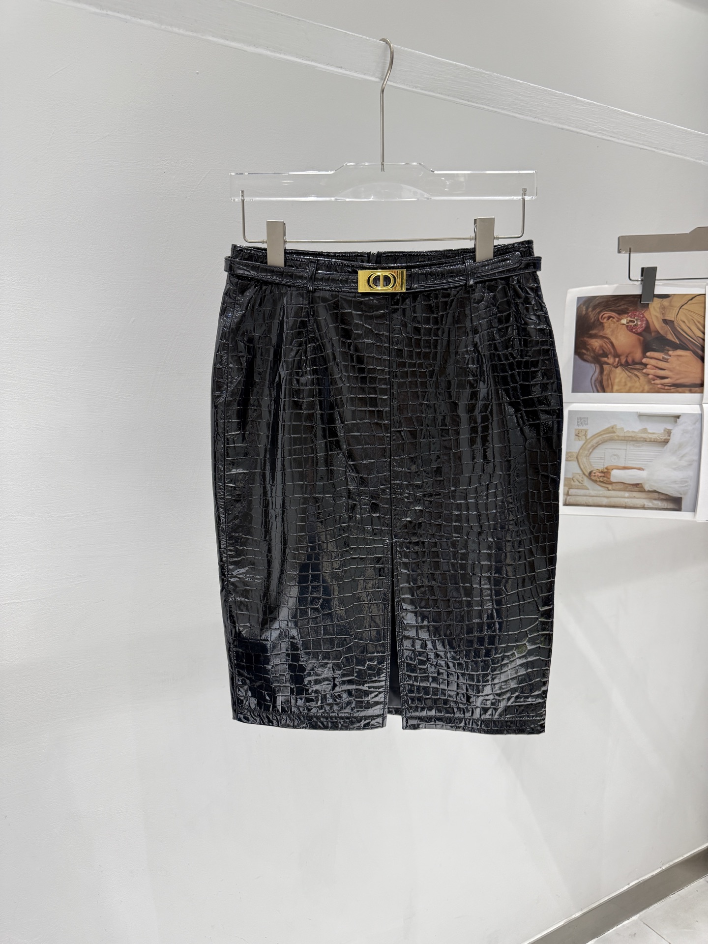 NO:777318,* Di*Or: Highly recommended high-quality leather skirts and leather trousers, new spring and summer products, imported lambskin material, adjustable leather belt!  The iconic CD belt can be freely matched, and the hardware buckle has a logo!  The upper body is small, sexy, elegant and charming. The perfect fit upper body is super slim!  Women's Size36-38-40-42, Dior-clothing, dior, skirts, sheepskin,19860909* 迪*奥   :  强烈推荐 高品质皮裙皮裤 春夏新品 材质进口小羊皮 真皮腰带可调节！标志性CD腰带可自由搭配,五金扣带logo！上身小性感优雅迷人气质.完美版型上身超显瘦！ 女款Size36-38-40-42,迪奥-服装,dior,skirts,sheepskin,,Women's clothing