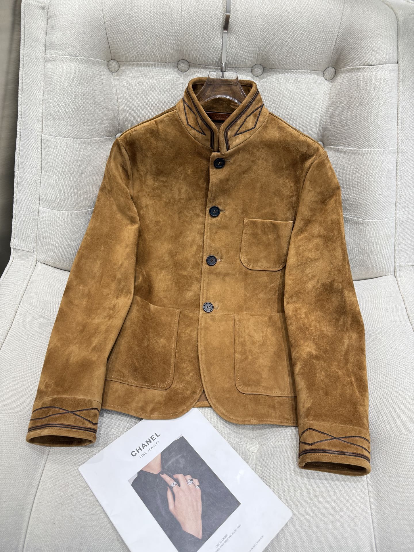 NO:902061,Loro Piana* LP 1:1 original molding and customization. Material imported sheep suede sheepskin. All horn buckle details are 1:1 molding with logo. Simple and fashionable. Multiple ways to wear. Warm and stylish. Clothes you can put on all day and never want to take them off. Super versatile!  Women's Size36-38-40-42, women's clothing, loro piana, loro piana, sheepskin,19860909Loro Piana* LP 1:1原版开模定制 材质进口羊反绒羊皮 所有牛角扣细节1:1开模配logo 简约时尚 多种穿法 保暖又有型 一天可以穿上就不想脱下的衣服 超级百搭款！ 女款Size36-38-40-42,女装,loro piana,loro piana,sheepskin,,Women's clothing