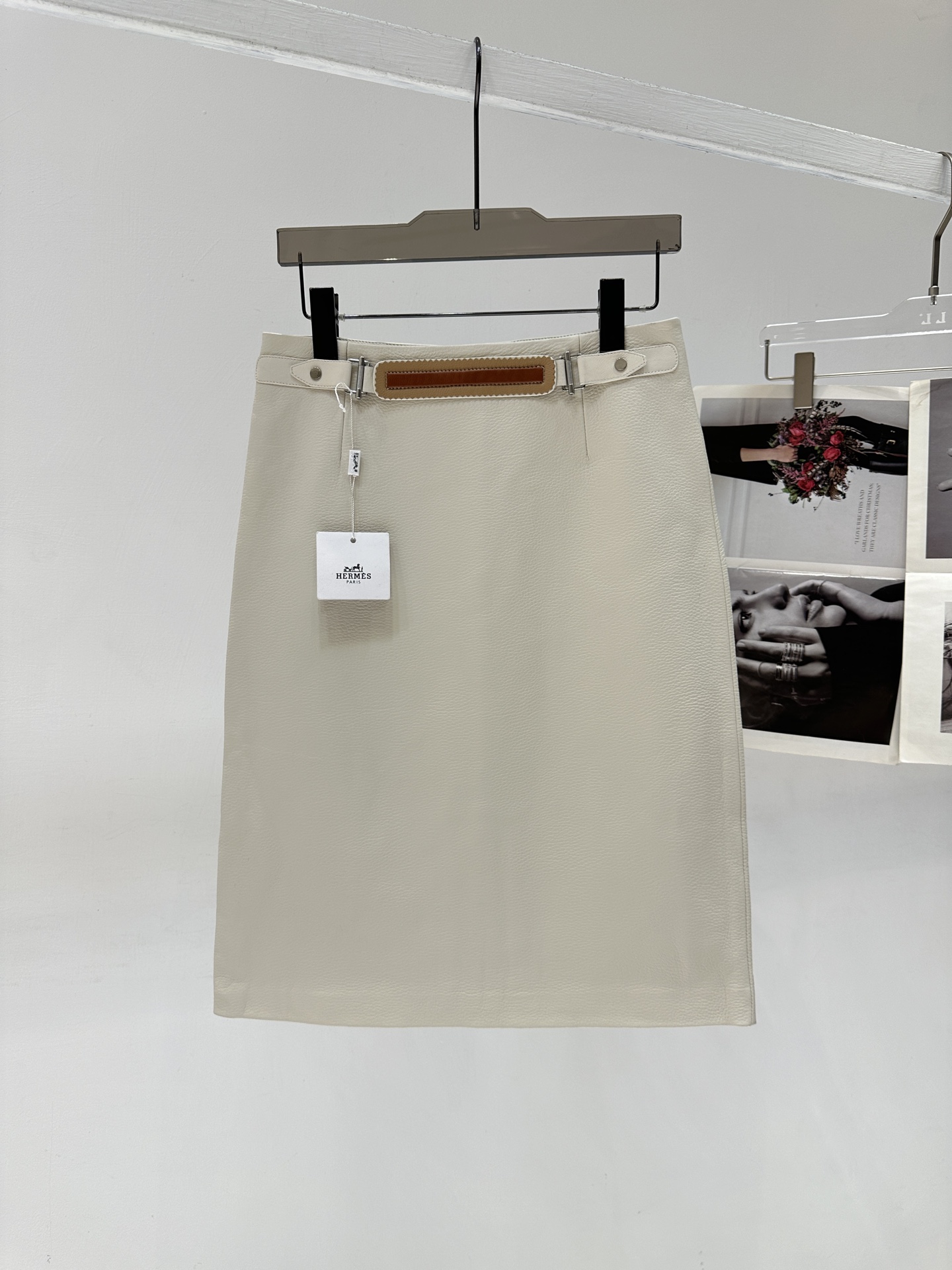 NO:900237,*Hermès* leather skirts are made of imported Italian lambskin. There are many styles of leather skirts, but good styles and materials are rare. Imported leather is rich in texture and durable. The leather is soft and delicate!  Women's Size36-38-40-42, Hermès-clothing,hermes,skirts,sheepskin,19860909*爱马*仕 皮裙 材质进口意大利小羊皮 皮裙款式很多但是好的版型跟材质少之又少进口皮料富有质感且耐穿的皮革皮质柔软细腻！ 女款Size36-38-40-42,爱马仕-服装,hermes,skirts,sheepskin,,Women's clothing