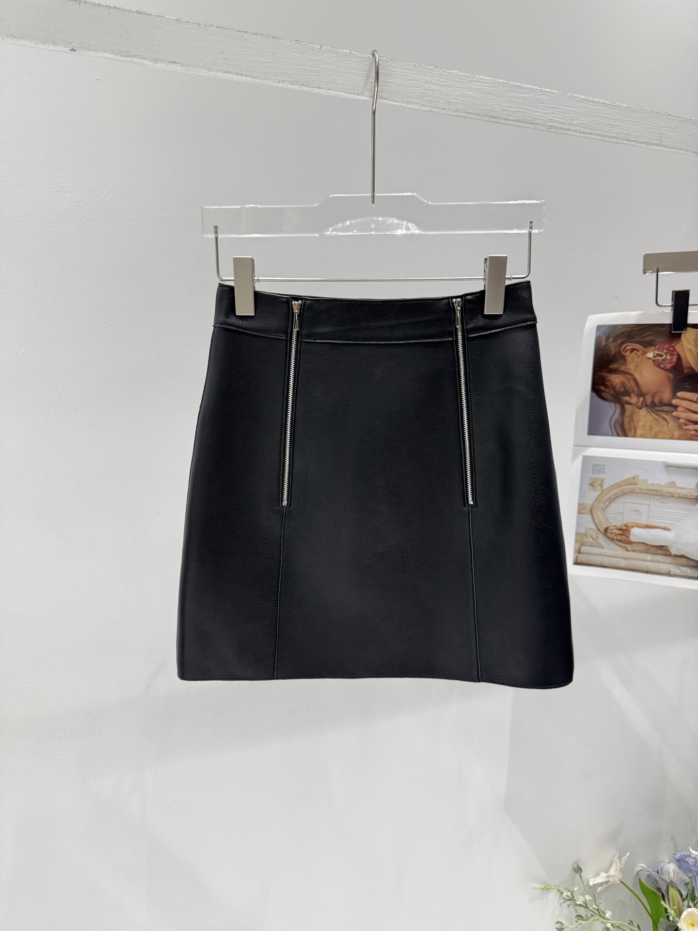 NO:929464,*Hermès* leather pants and leather skirts are made of imported Italian pebbled lambskin. There are many styles of leather skirts, but good styles and materials are rare. Imported leather is rich in texture and durable. The leather is soft and delicate!  Women's Size36-38-40-42, Hermès-clothing,hermes,skirts,sheepskin,19860909*爱马*仕 皮裤 皮裙 材质进口意大利荔枝纹小羊皮 皮裙款式很多但是好的版型跟材质少之又少进口皮料富有质感且耐穿的皮革皮质柔软细腻！女款Size36-38-40-42,爱马仕-服装,hermes,skirts,sheepskin,,Women's clothing