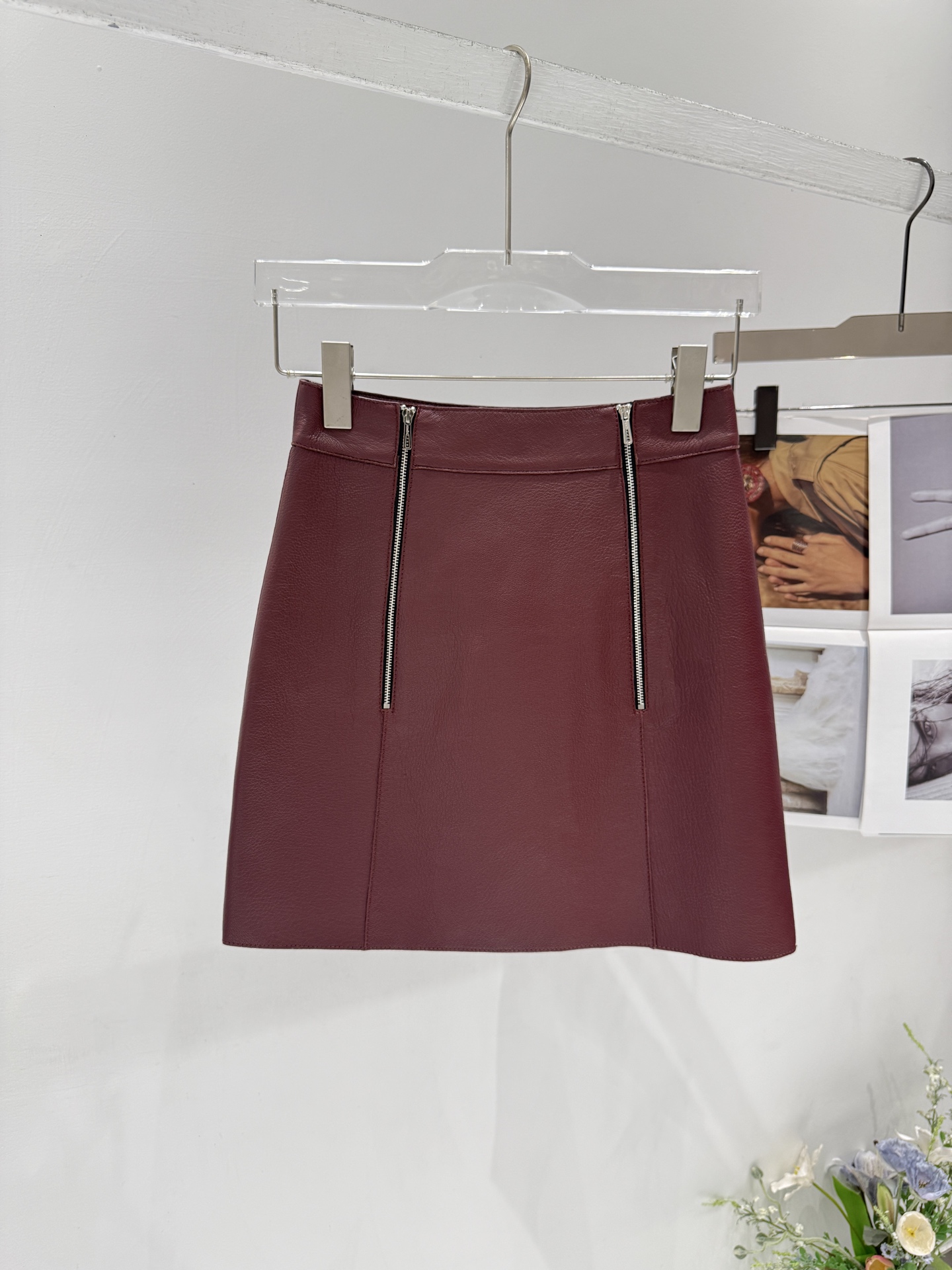 NO:900230,*Hermès* leather pants and leather skirts are made of imported Italian pebbled lambskin. There are many styles of leather skirts, but good styles and materials are rare. Imported leather is rich in texture and durable. The leather is soft and delicate!  Women's Size36-38-40-42, Hermès-clothing,hermes,skirts,sheepskin,19860909*爱马*仕 皮裤 皮裙 材质进口意大利荔枝纹小羊皮 皮裙款式很多但是好的版型跟材质少之又少进口皮料富有质感且耐穿的皮革皮质柔软细腻！女款Size36-38-40-42,爱马仕-服装,hermes,skirts,sheepskin,,Women's clothing