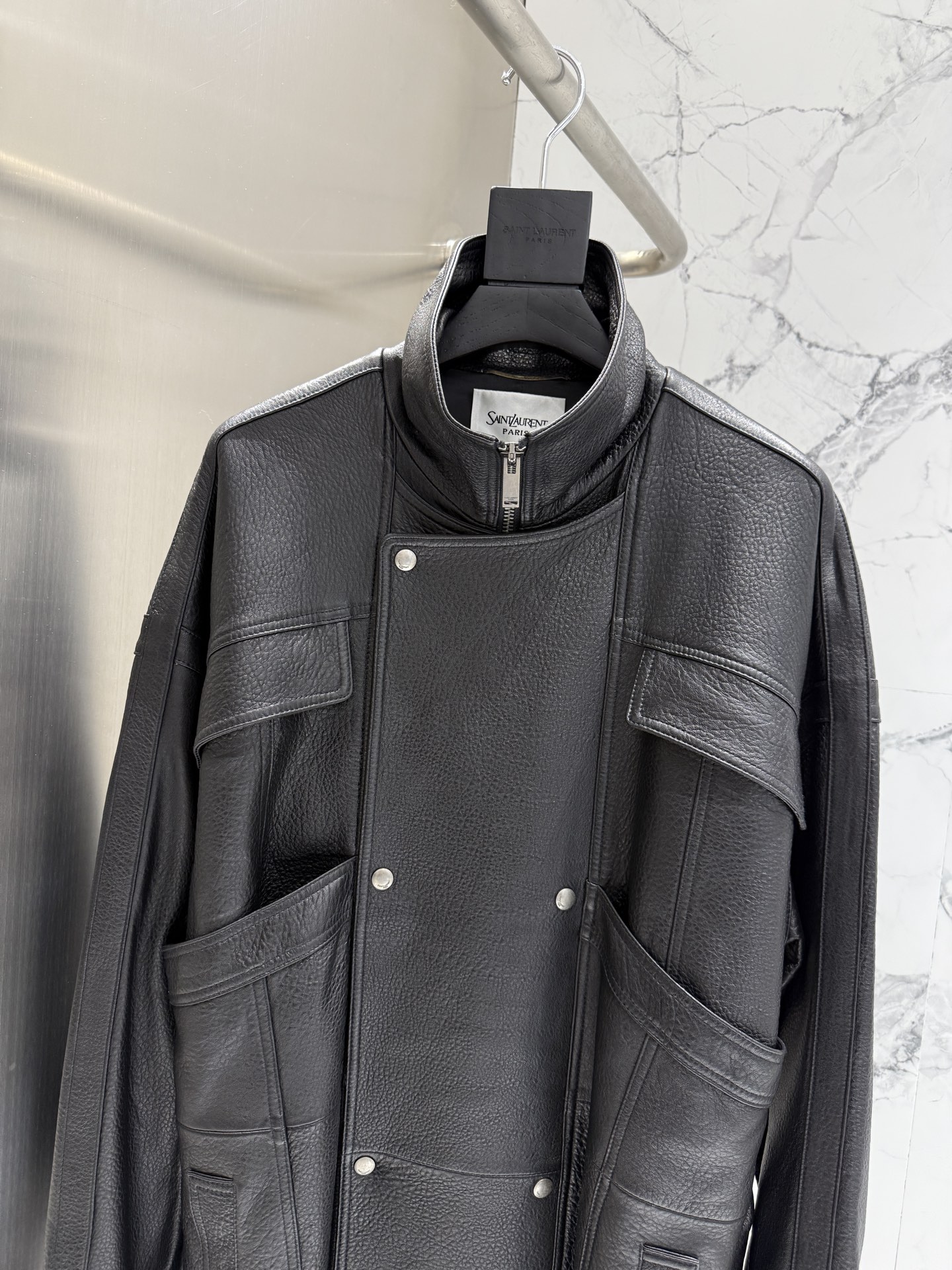 NO:932785,｜ * Saint Laurent leather coat｜: It is a very slim and simple item. Saint Lauren*t material. Imported sheep leather. Each zipper hardware is 1:1 original molded with logo. The texture of the leather cannot be described in words. Verify the details!  I only make high-end versions. Welcome to compare. Women's size 36 38 40 42, Saint Laurent-clothing, saint laurent, saint laurent, leather jacket, sheepskin,19860909｜ * 圣罗*兰大衣款皮衣｜  : 是一款非常显瘦简单的单品 Saint Lauren*t 圣罗兰  材质 进口绵羊皮每个拉链五金1:1原版开模配logo 质感皮质文字无法描述.细节验证！我家只做高版本 欢迎对比 女款Size 36 38 40 42,圣罗兰-服装,saint laurent,saint laurent,leather jacket,sheepskin,,Women's clothing