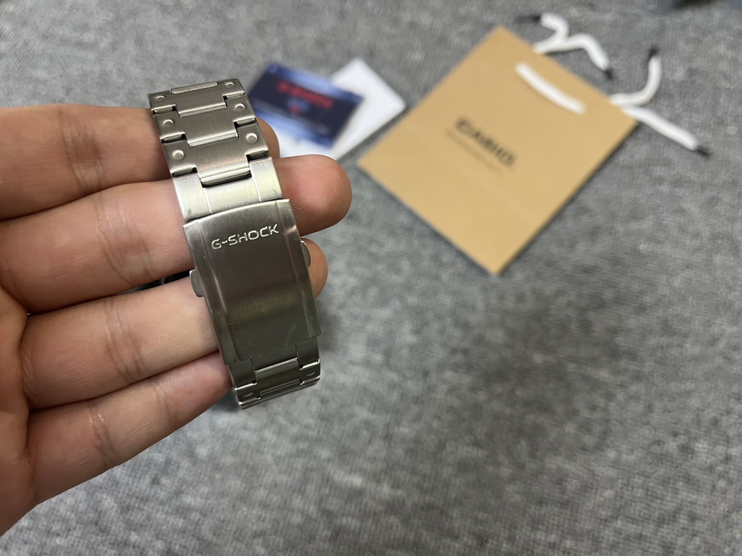 💰68
【卡西欧顶版本b5000系列/银】可配全套包装📦（铁盒+说明书+保修卡+手提袋）
卡西欧G-SHOCK GMW-B5000系列、时百尚搭的电子表！Led照明，每日闹钟，整点响报，秒表，倒计时，金属表盘树脂材质/精钢表带，矿物玻璃，厚度13mm 表壳横径43.2mm 请认准独品家质，余文乐同款⌚️卡西欧，配全套包装！