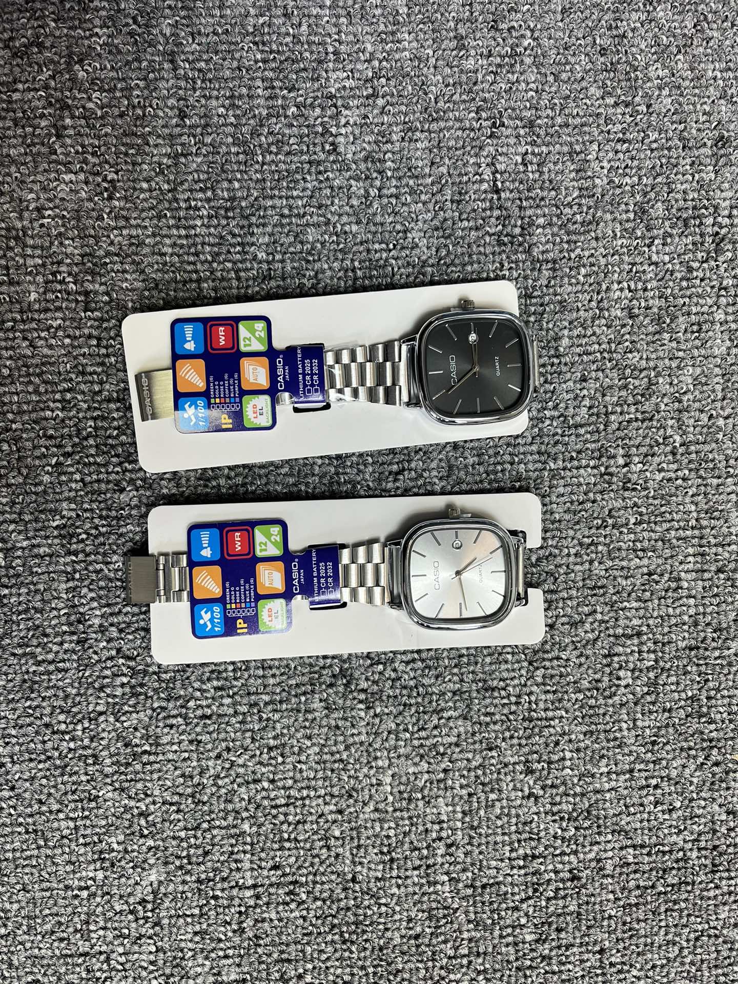 💰38
【顶级版本/卡西欧复古风三针简约小方系列】铁盒+5/官网全套包装📦+8（铁盒+说明书+保修卡+手提袋）

CASIO卡西欧复古风三针简约小方表 商务休闲小方块液晶显示方型表盘小银表50米防水 石英机芯 日韩表 男表 银色表盘