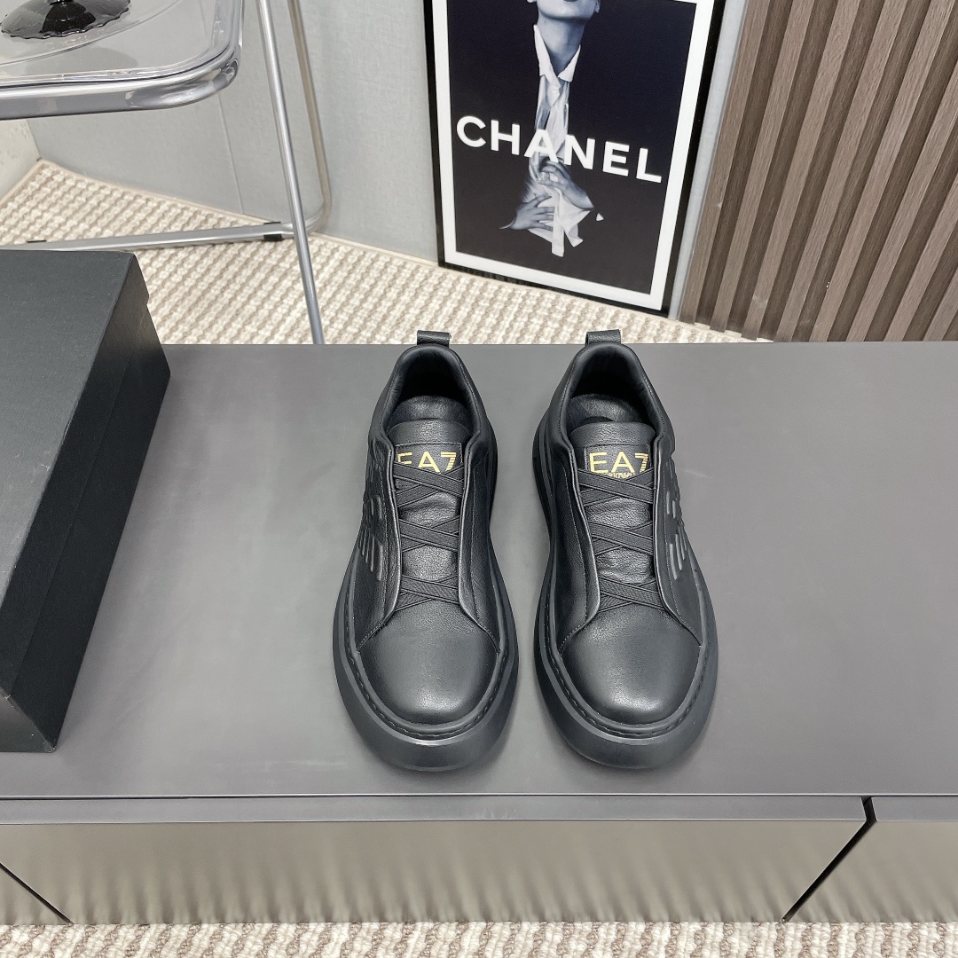 EA7 Recreational Sports Shoe: Men’s Leisure Sneakers with Unique Design and Premium Materials - 图片 1