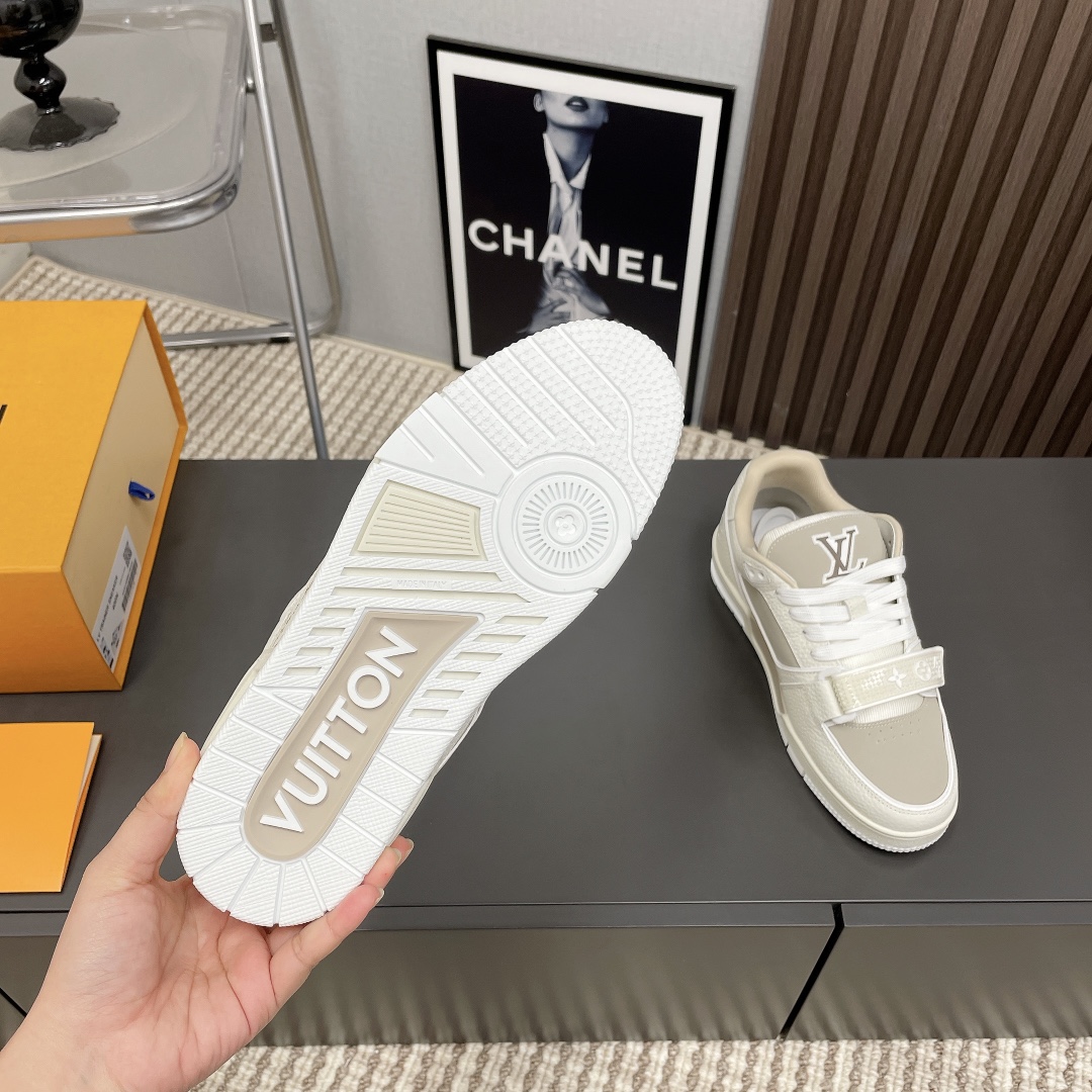 Louis Vuitton Spring 2025 Men's Leather Sneaker - Premium Quality & Comfort 10 i1741588533 4426 3