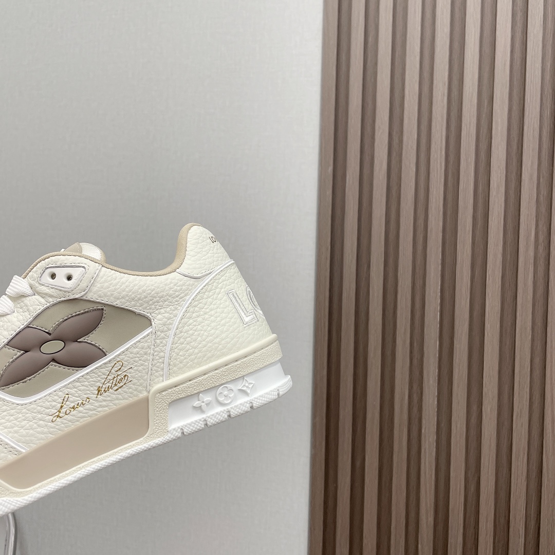Louis Vuitton Spring 2025 Men's Leather Sneaker - Premium Quality & Comfort 8 i1741588533 7559 4