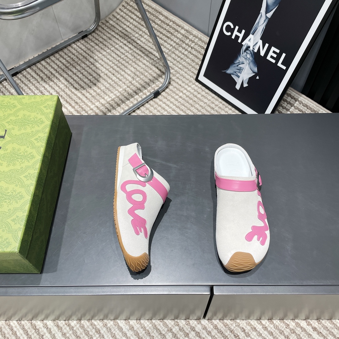 LOEWE Round Toe Patchwork German Sneaker: Classic Style, Ultimate Comfort 7 i1742571259 1737 3