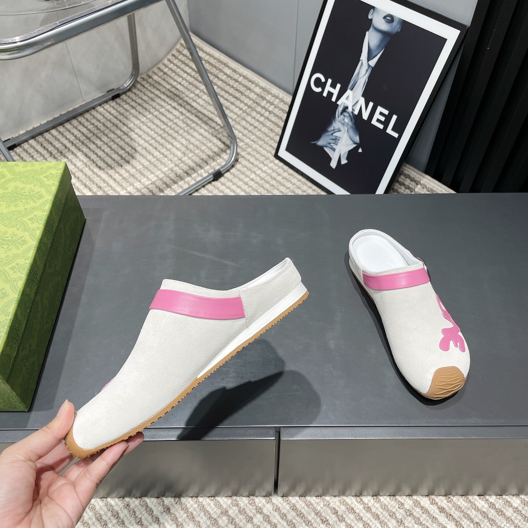 LOEWE Round Toe Patchwork German Sneaker: Classic Style, Ultimate Comfort 6 i1742571259 4239 8