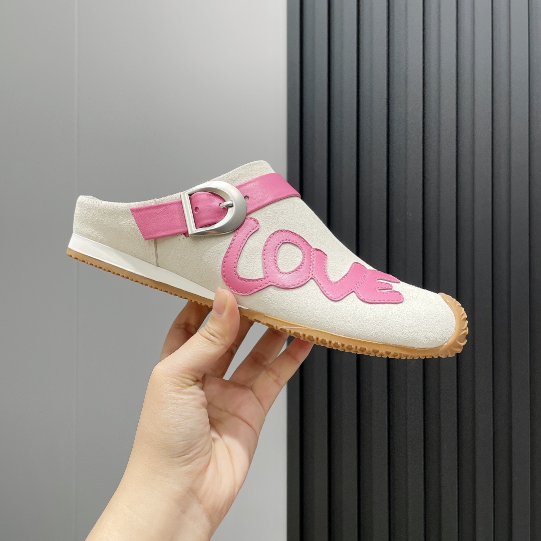LOEWE Round Toe Patchwork German Sneaker: Classic Style, Ultimate Comfort